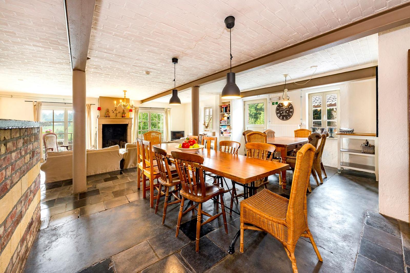 Eight-Bedroom House photo 2