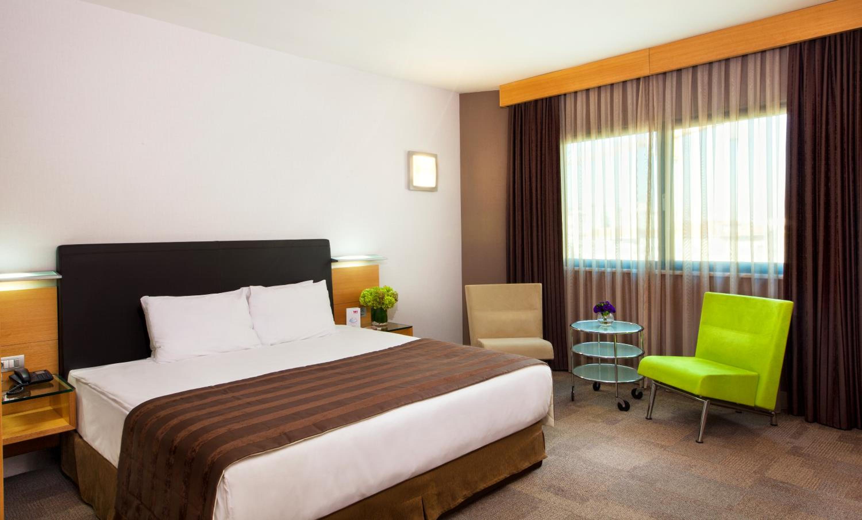 Executive Senior Suite with Lounge Access