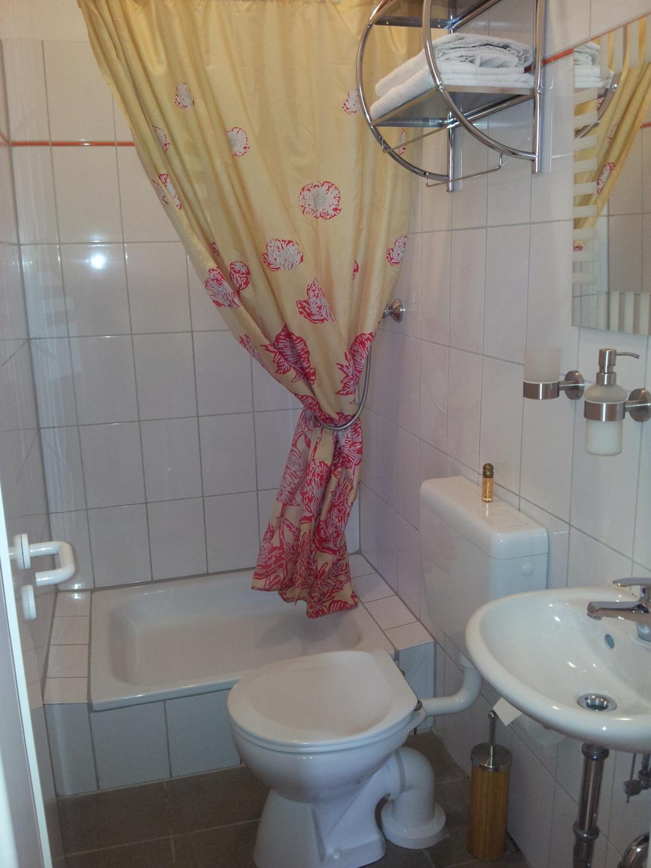 Double Room - Photo 7