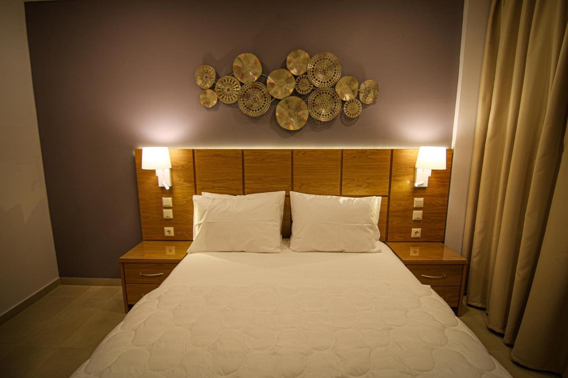 Deluxe Double Room with Shower - Photo 3