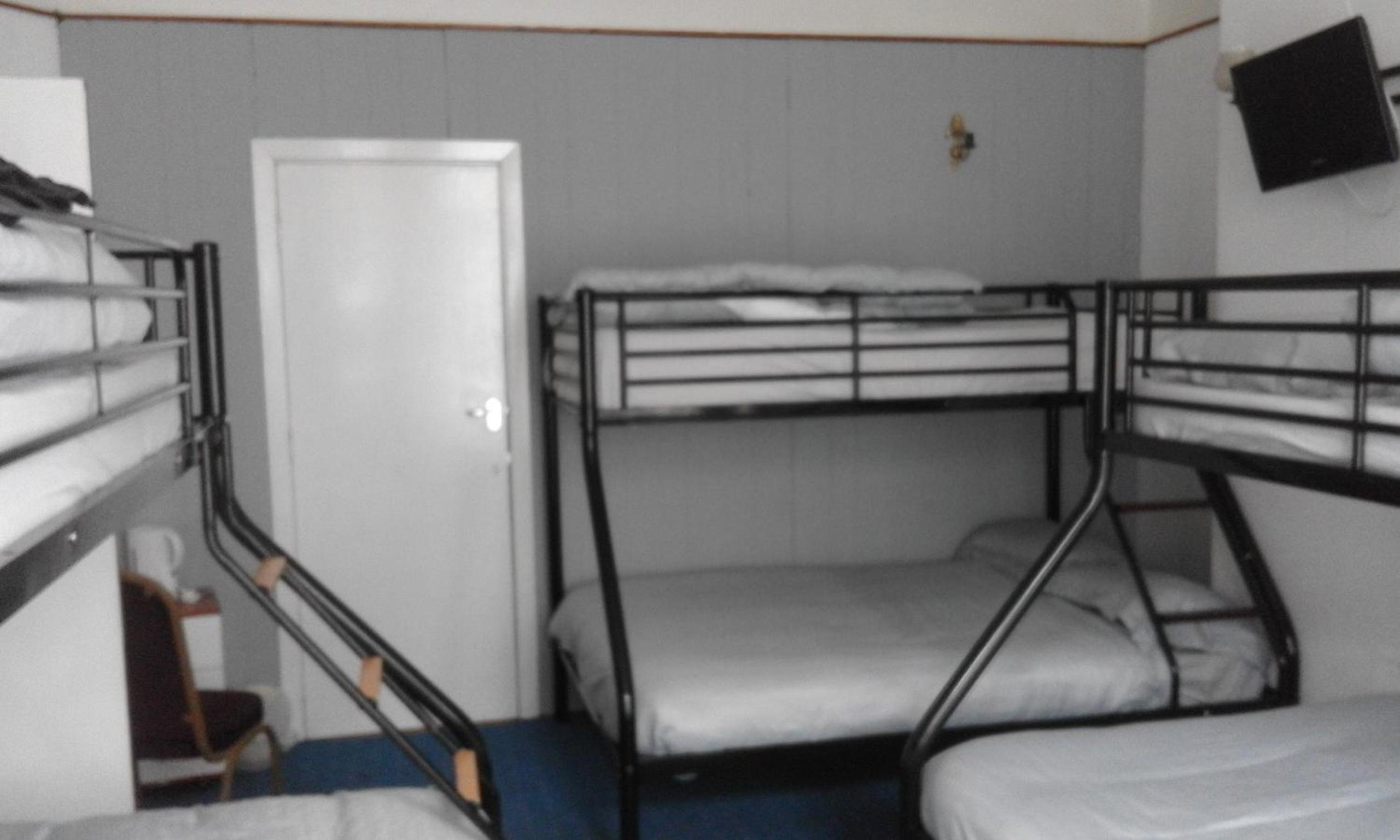 Family Room with Shared Bathroom photo 2