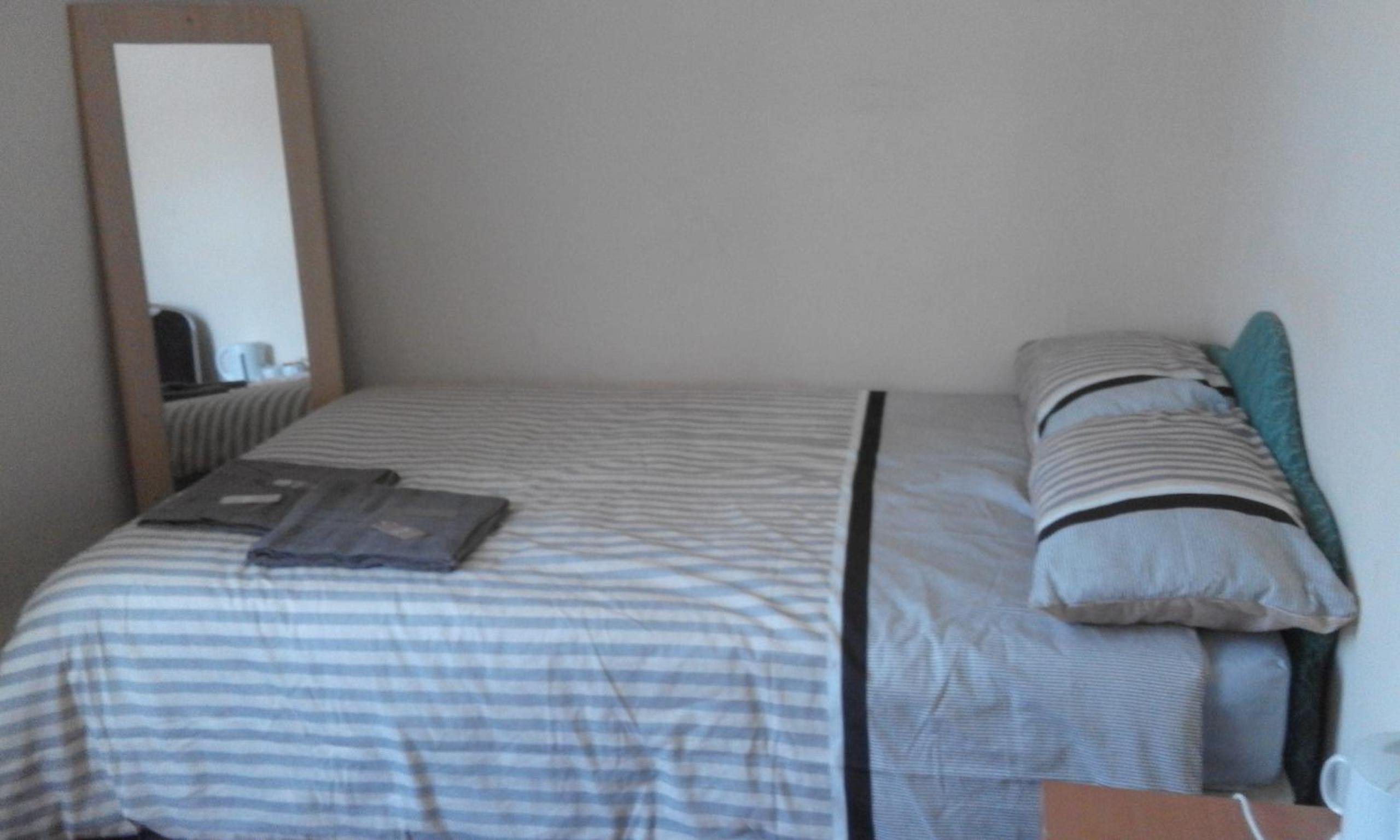 Standard Double Room - Photo 7