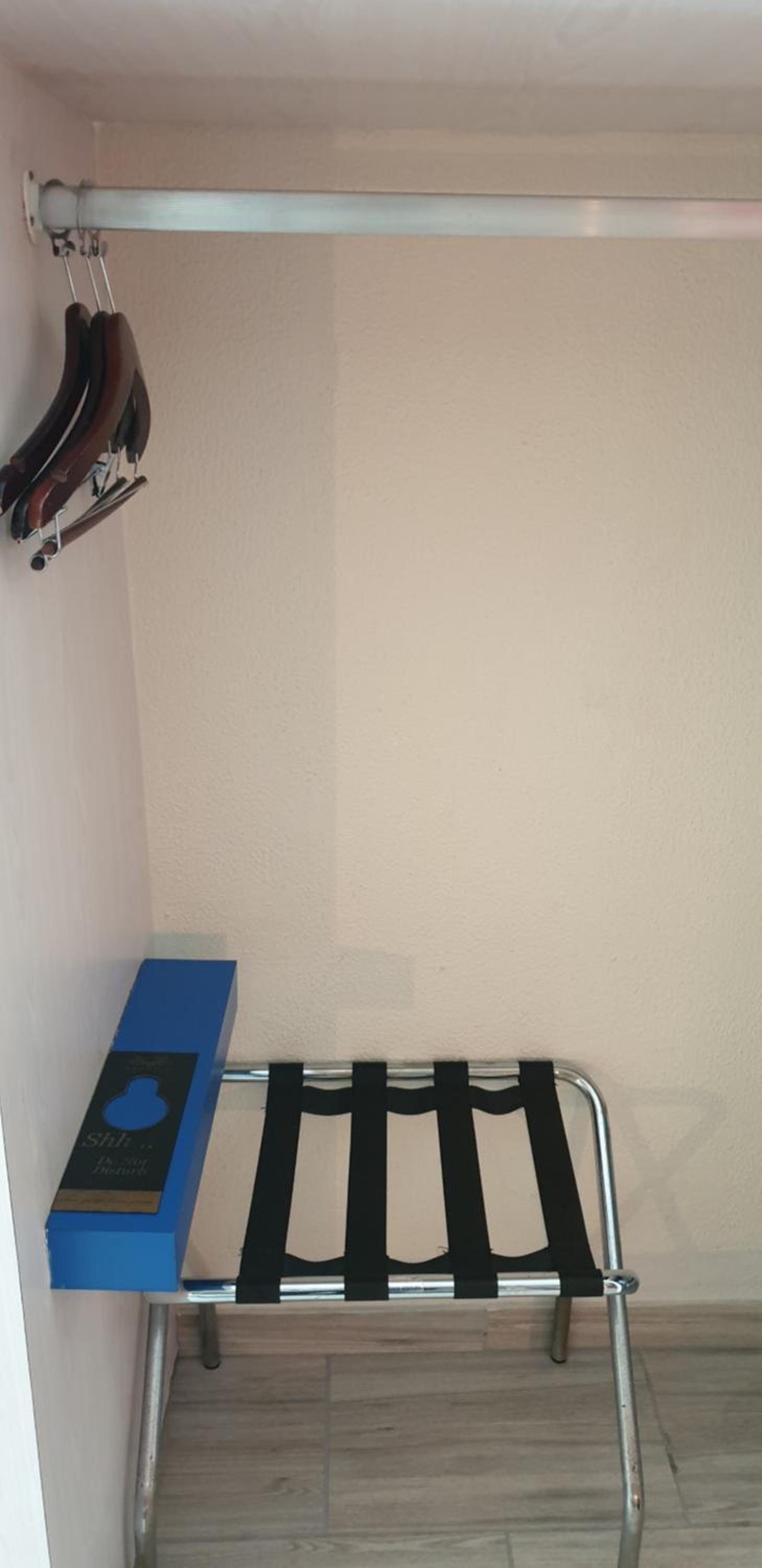Standard Room with twin beds - Photo 7