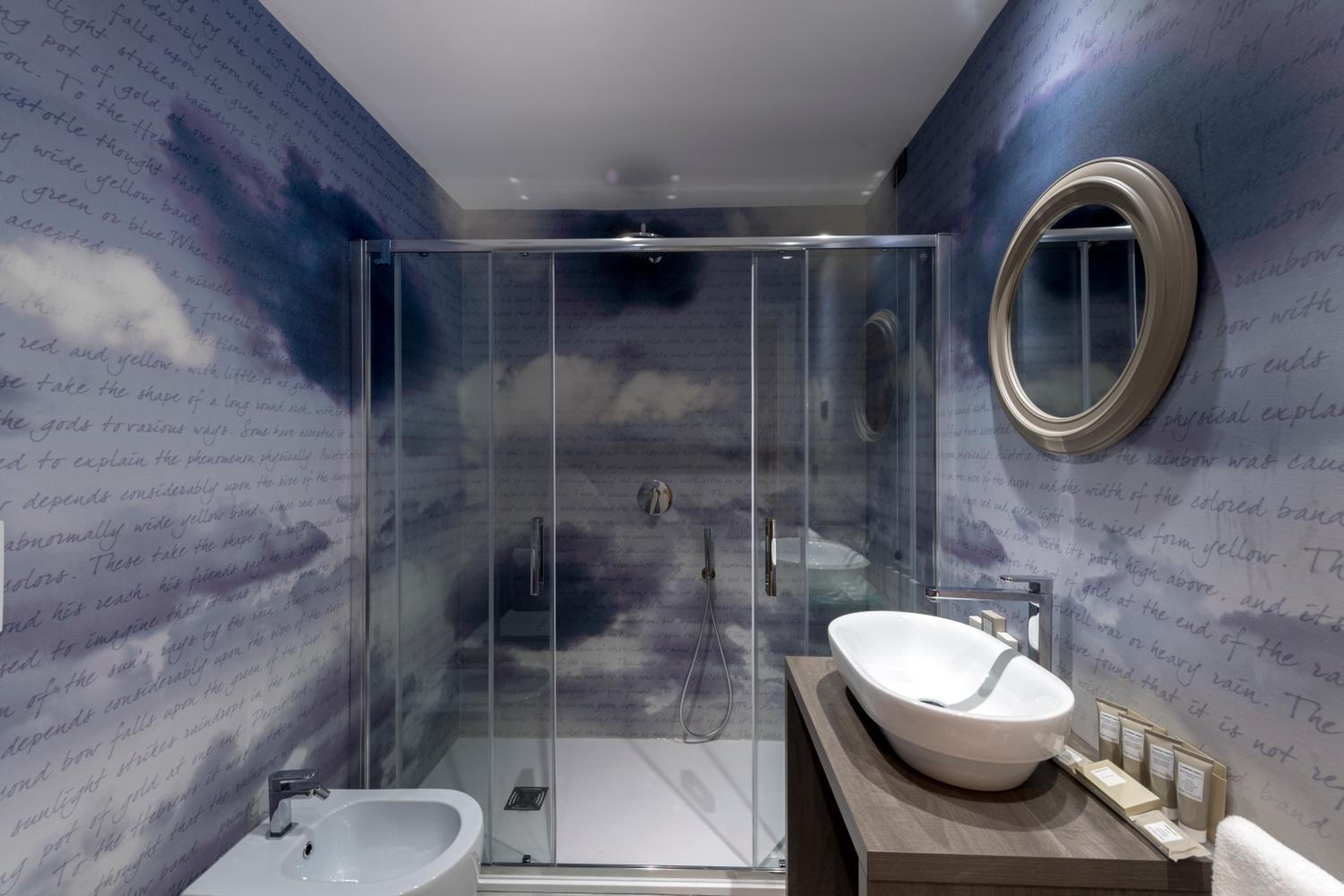Deluxe King Room with Spa Access - Photo 2