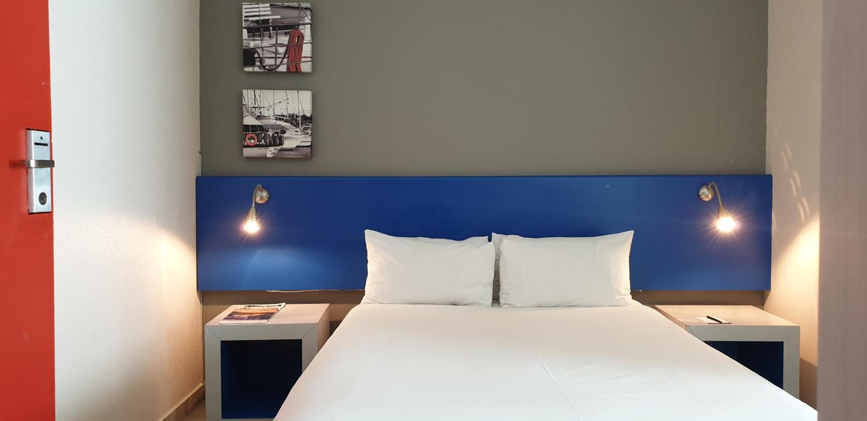Standard Room with Double Bed - Photo 1