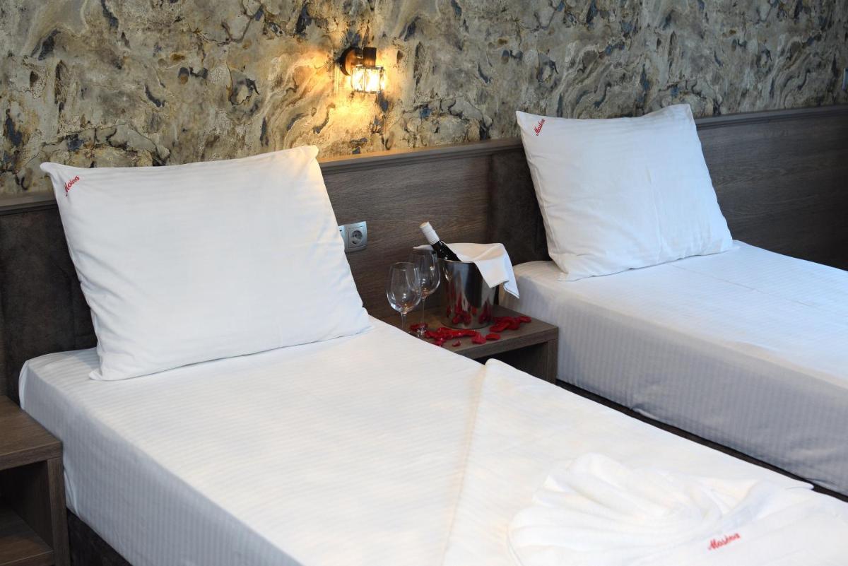 Double or Twin Room photo 3