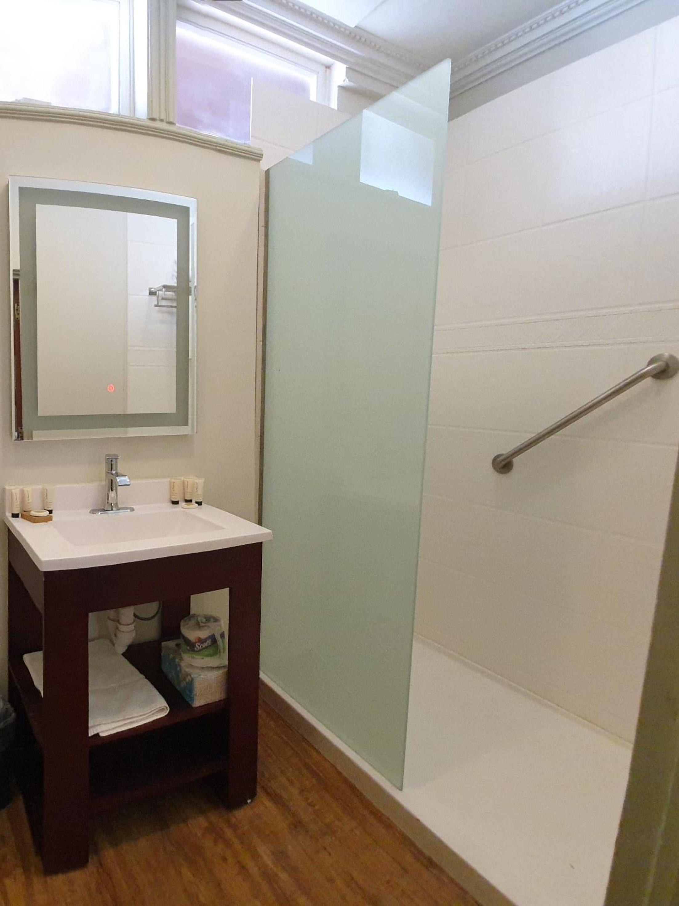 Deluxe King Room photo 2