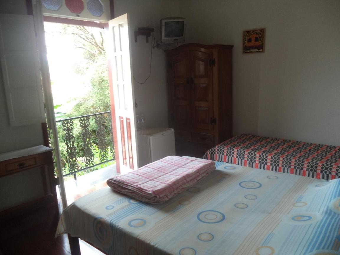 Standard Double Room - Photo 8