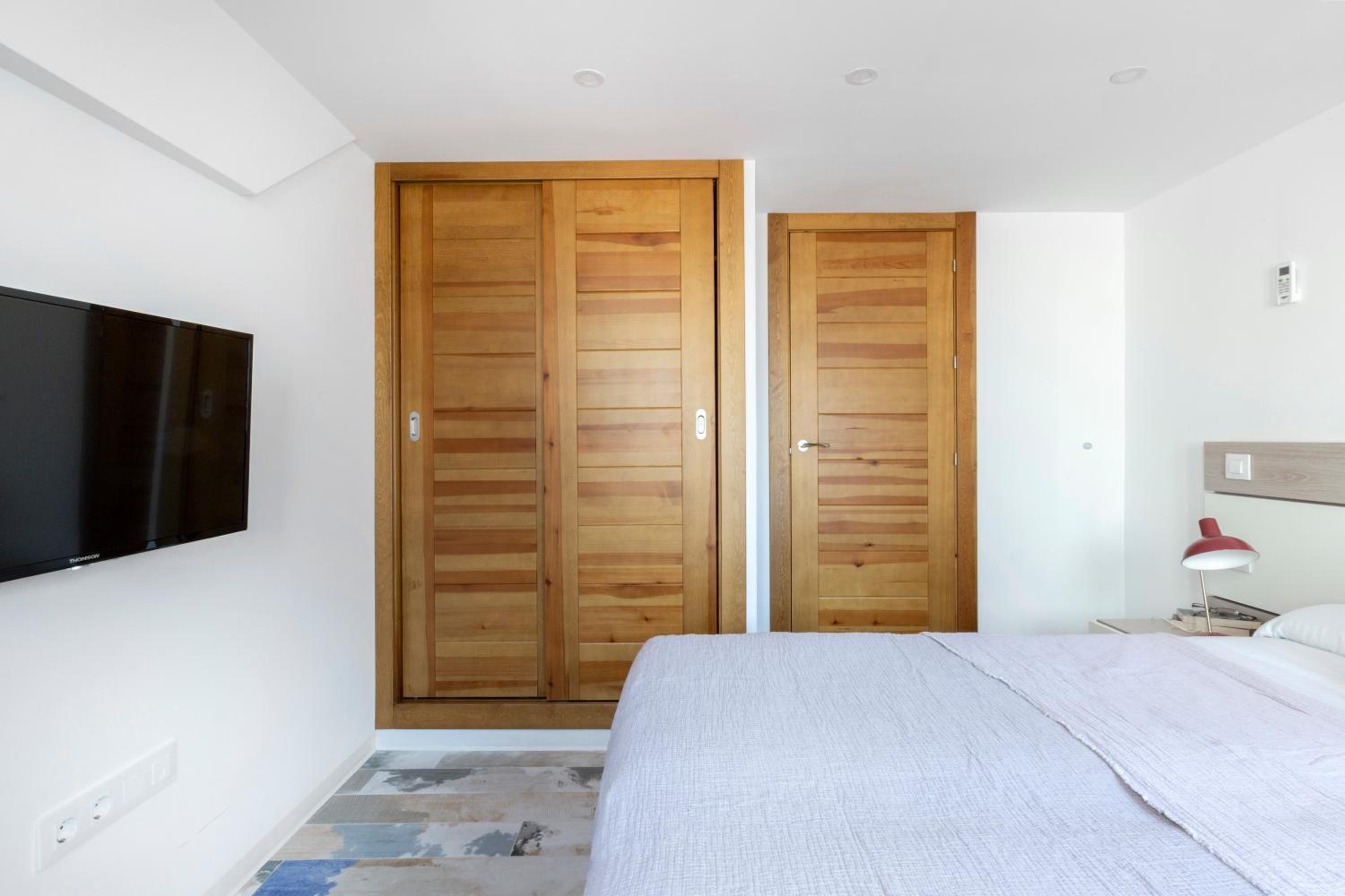 Studio Apartment - Photo 4