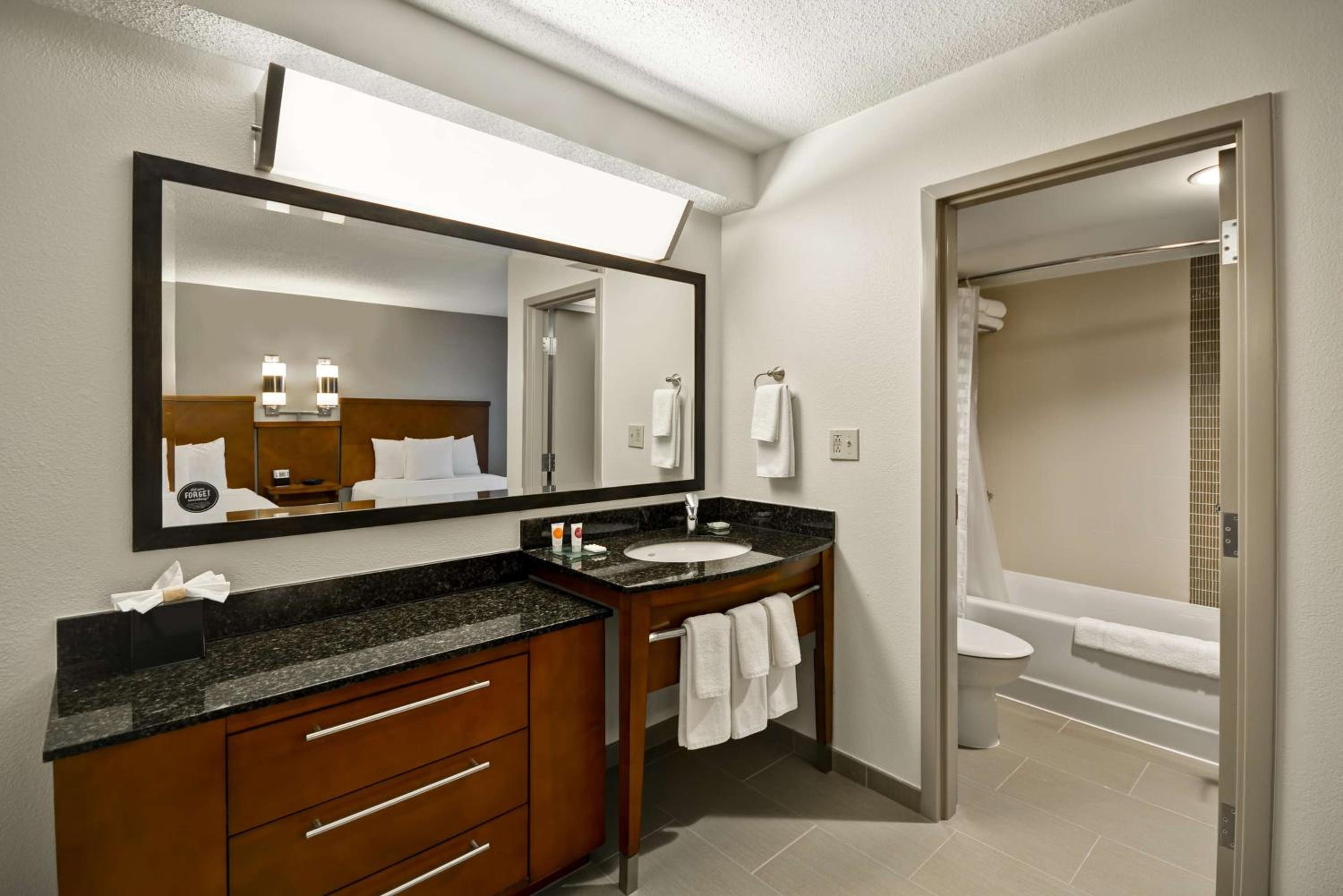 Double Room with Two Double Beds and Sofa Bed photo 3