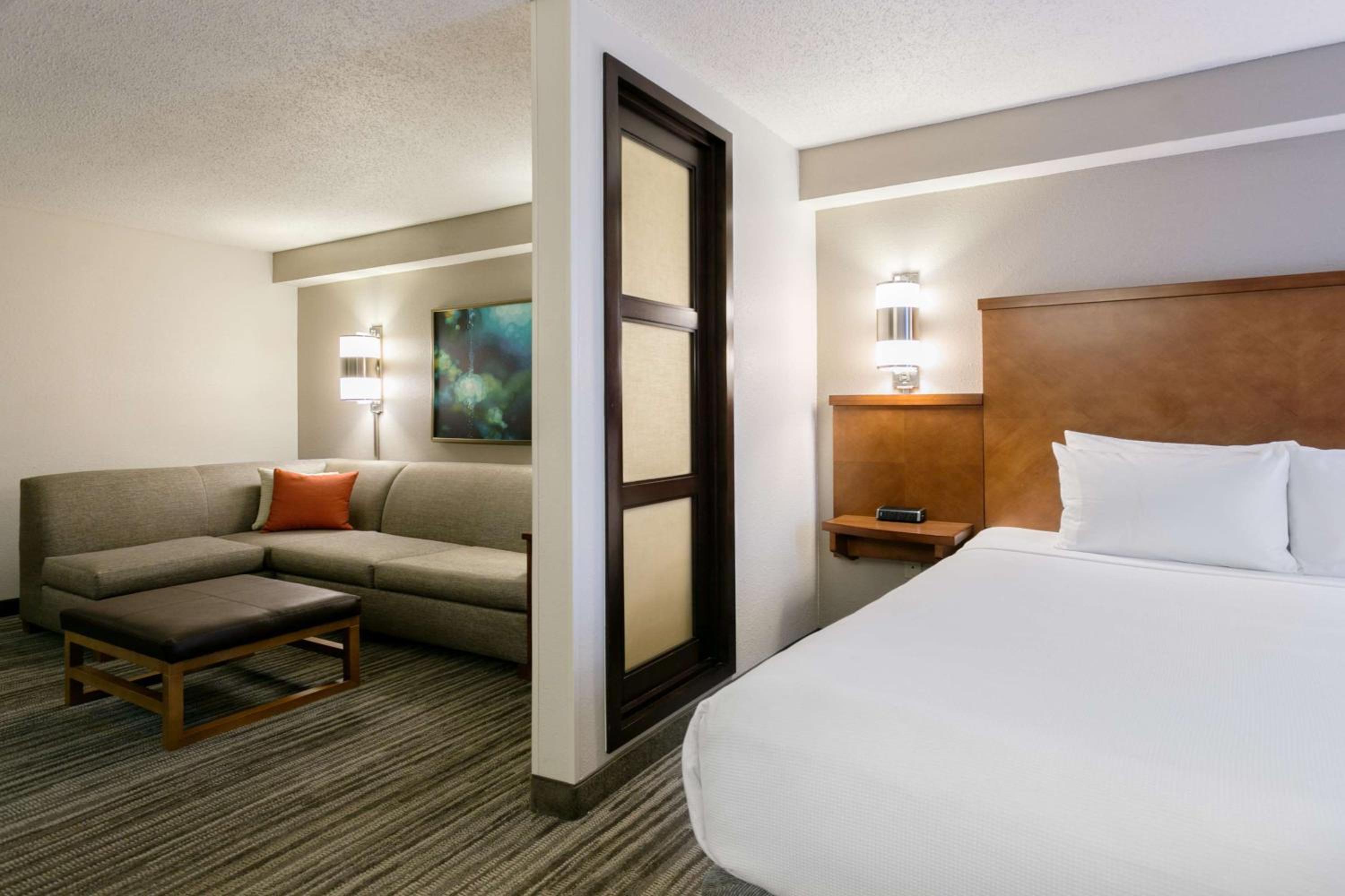 King Room with Sofa Bed - High Floor - Photo 2