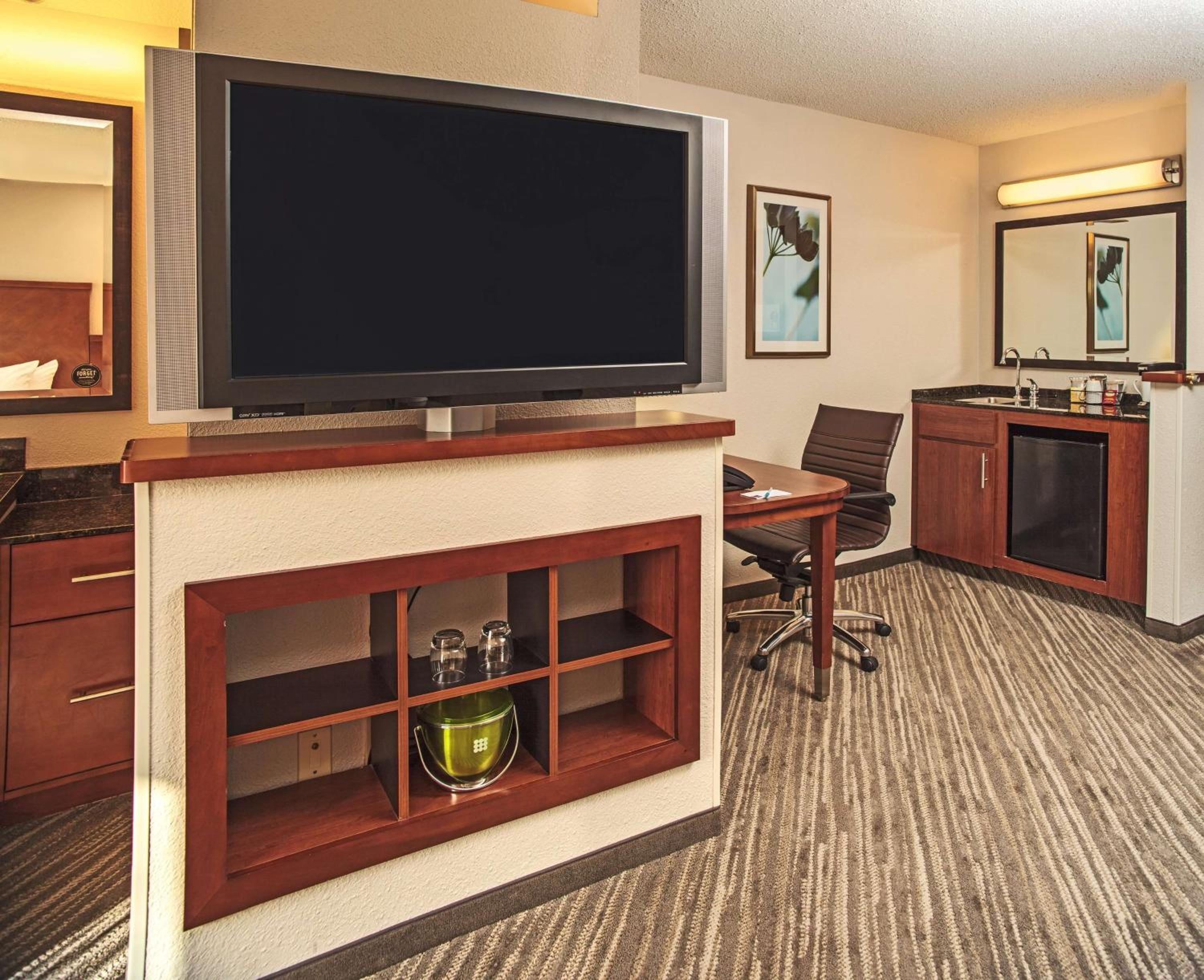 Double Room with Two Double Beds and Sofa Bed - Photo 4