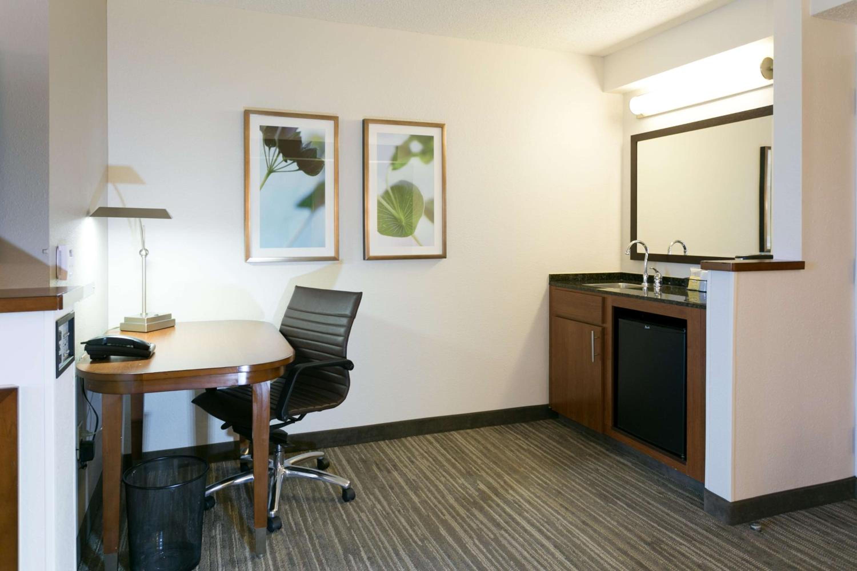 Double Room with Two Double Beds and Sofa Bed - Photo 8