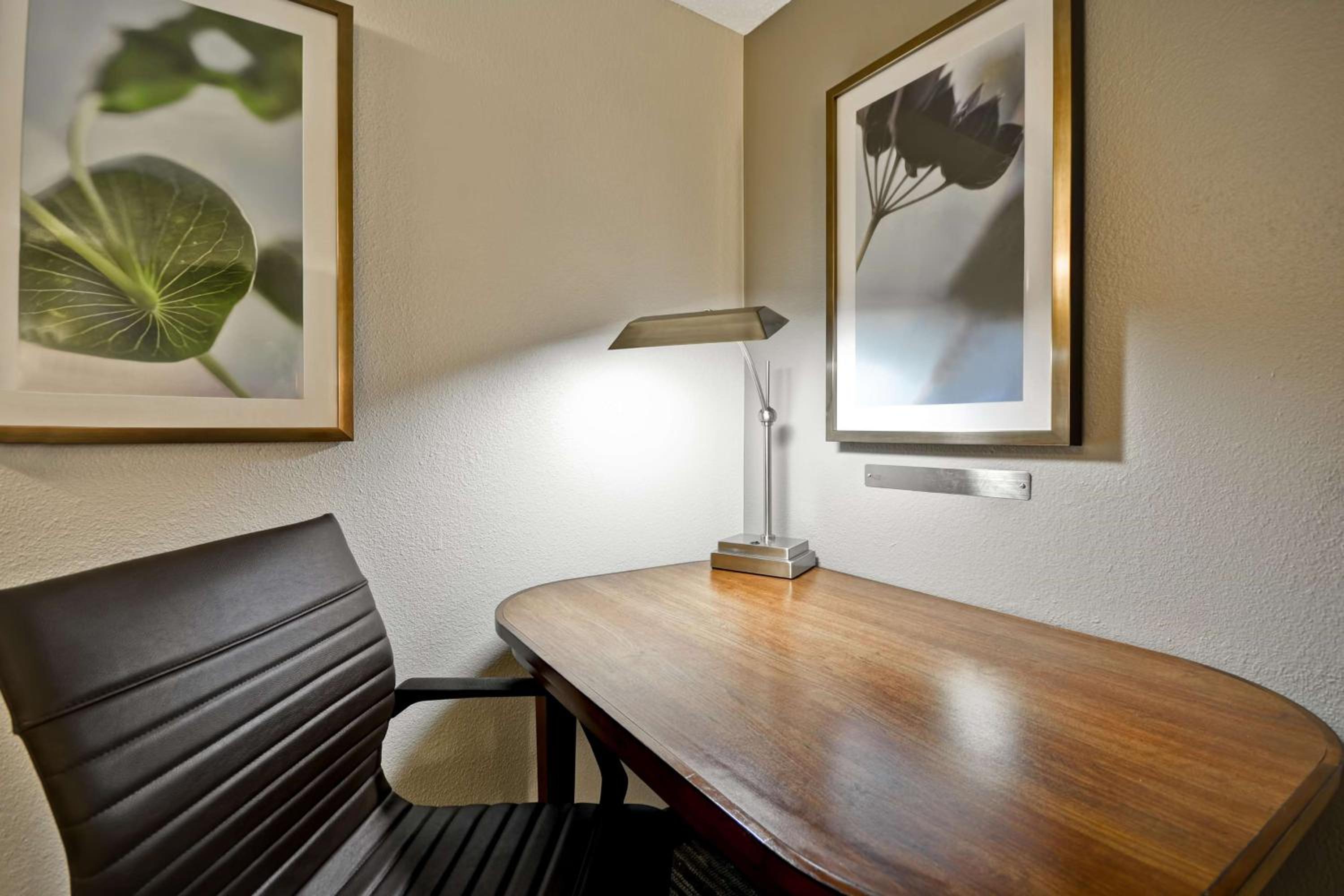 Double Room with Two Double Beds - Disability Access photo 2