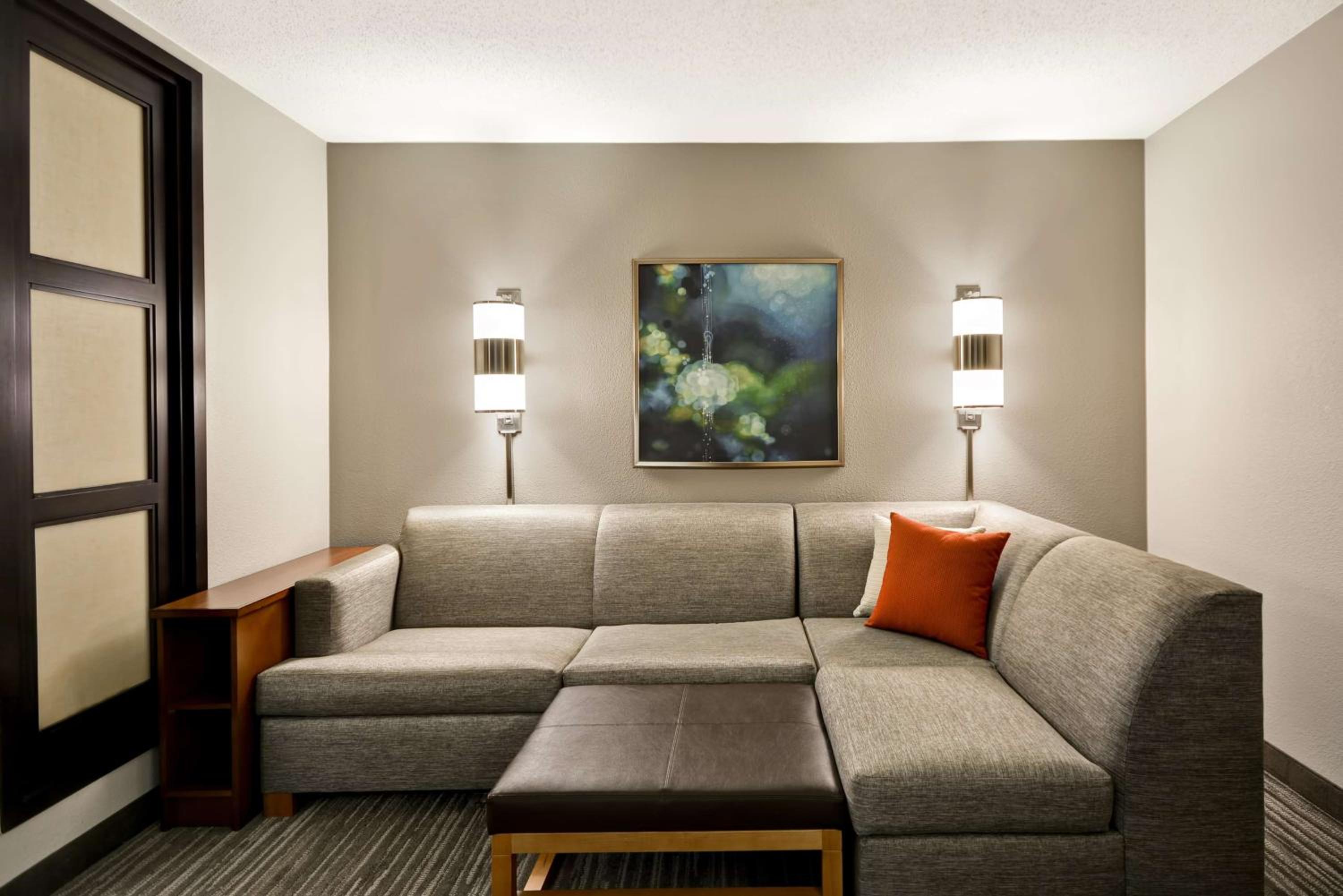 Double Room with Two Double Beds and Sofa bed - High Floor photo 3