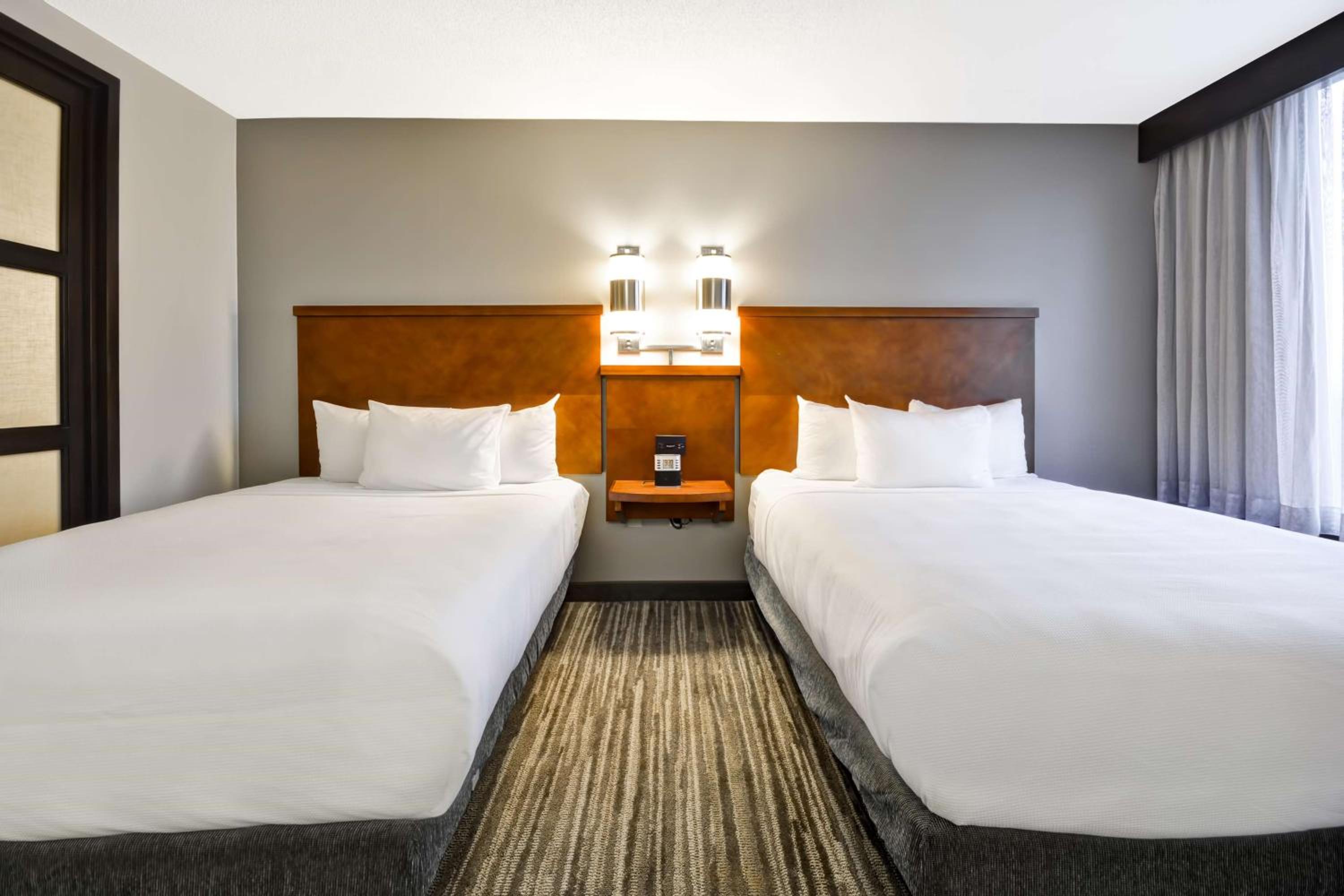 Double Room with Two Double Beds and Sofa Bed - Photo 1