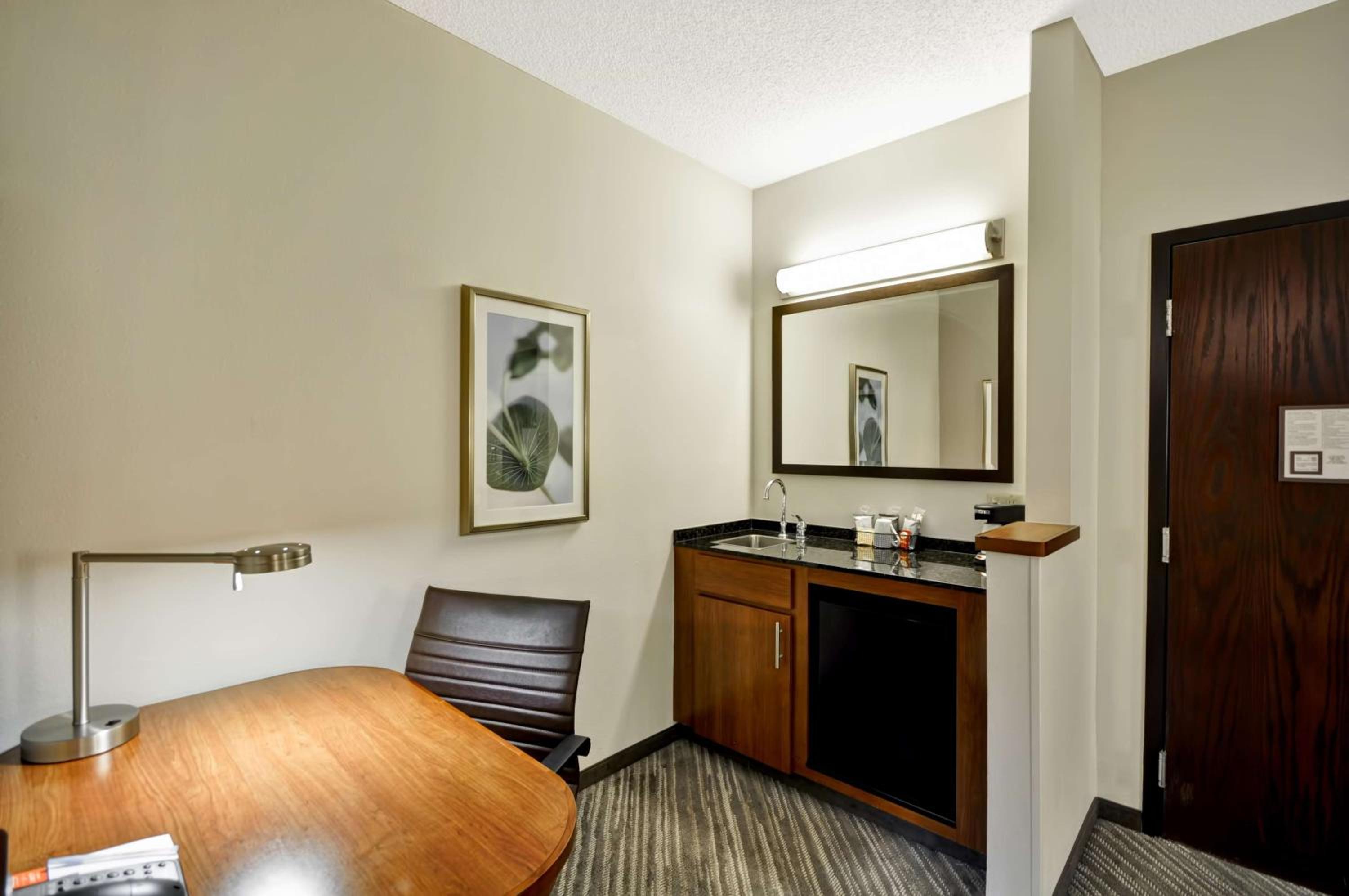 Double Room with Two Double Beds and Sofa Bed - Photo 4