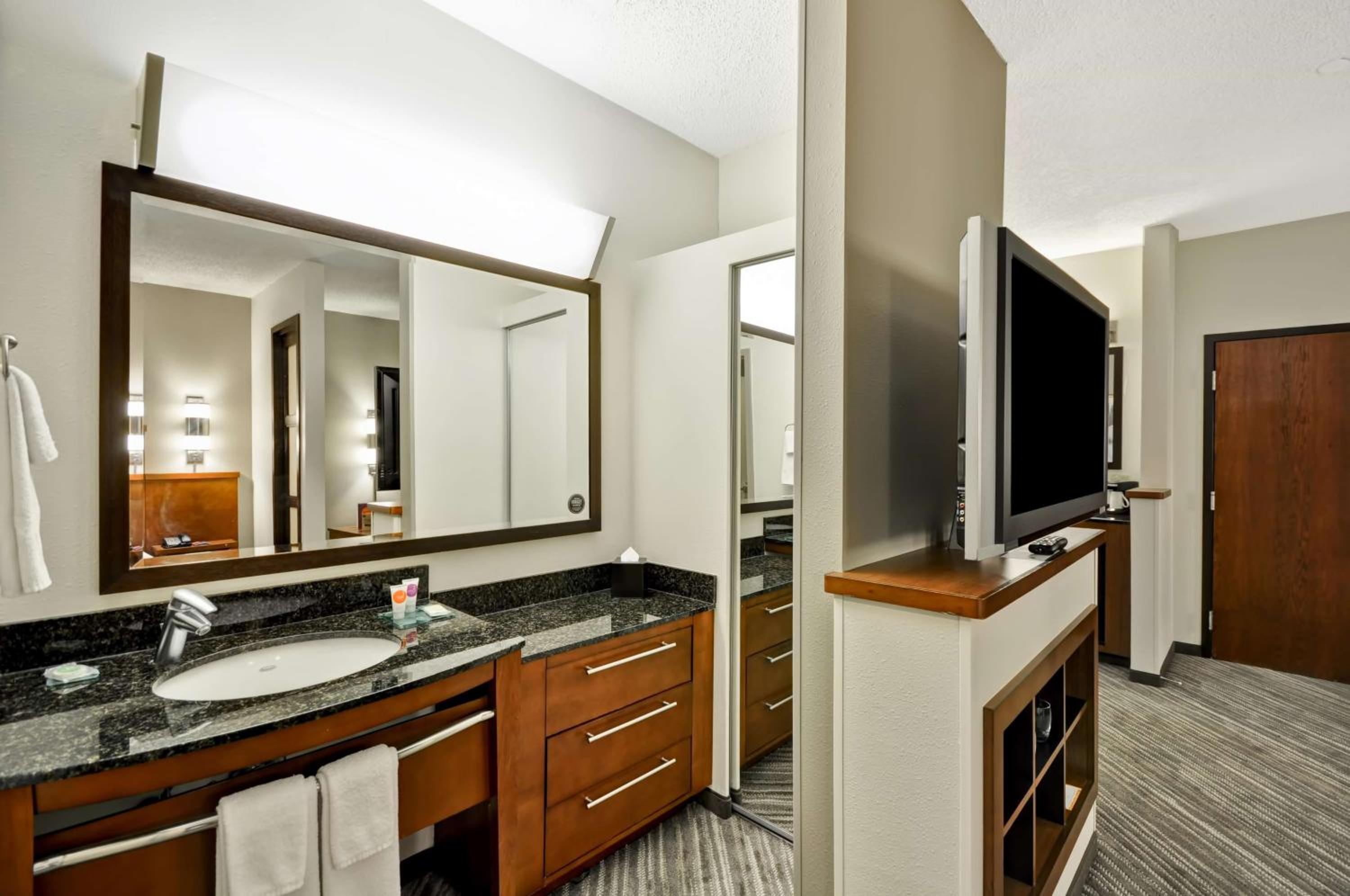 Double Room with Two Double Beds and Sofa Bed - Photo 3