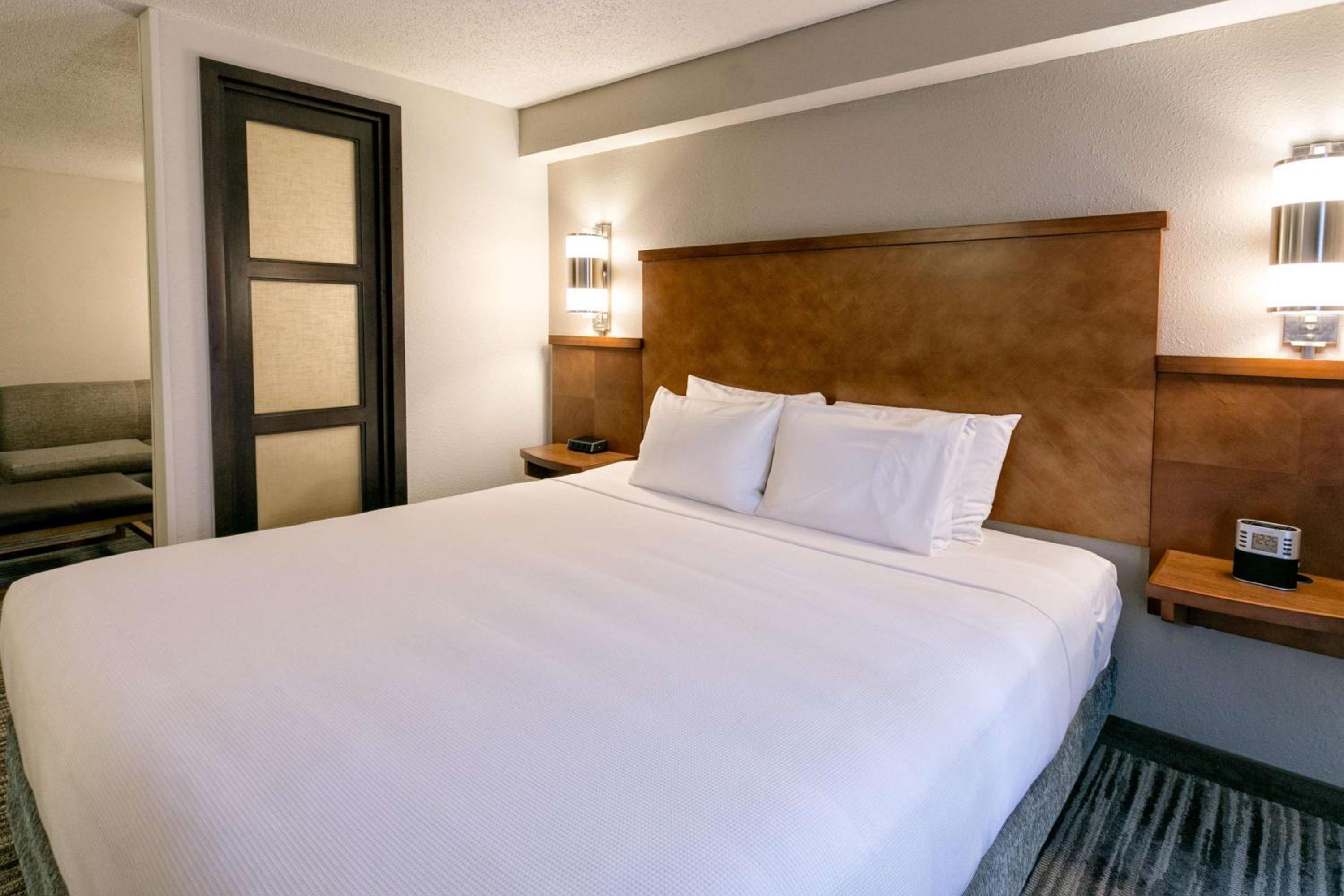 King Room with Sofa Bed - High Floor - Photo 1