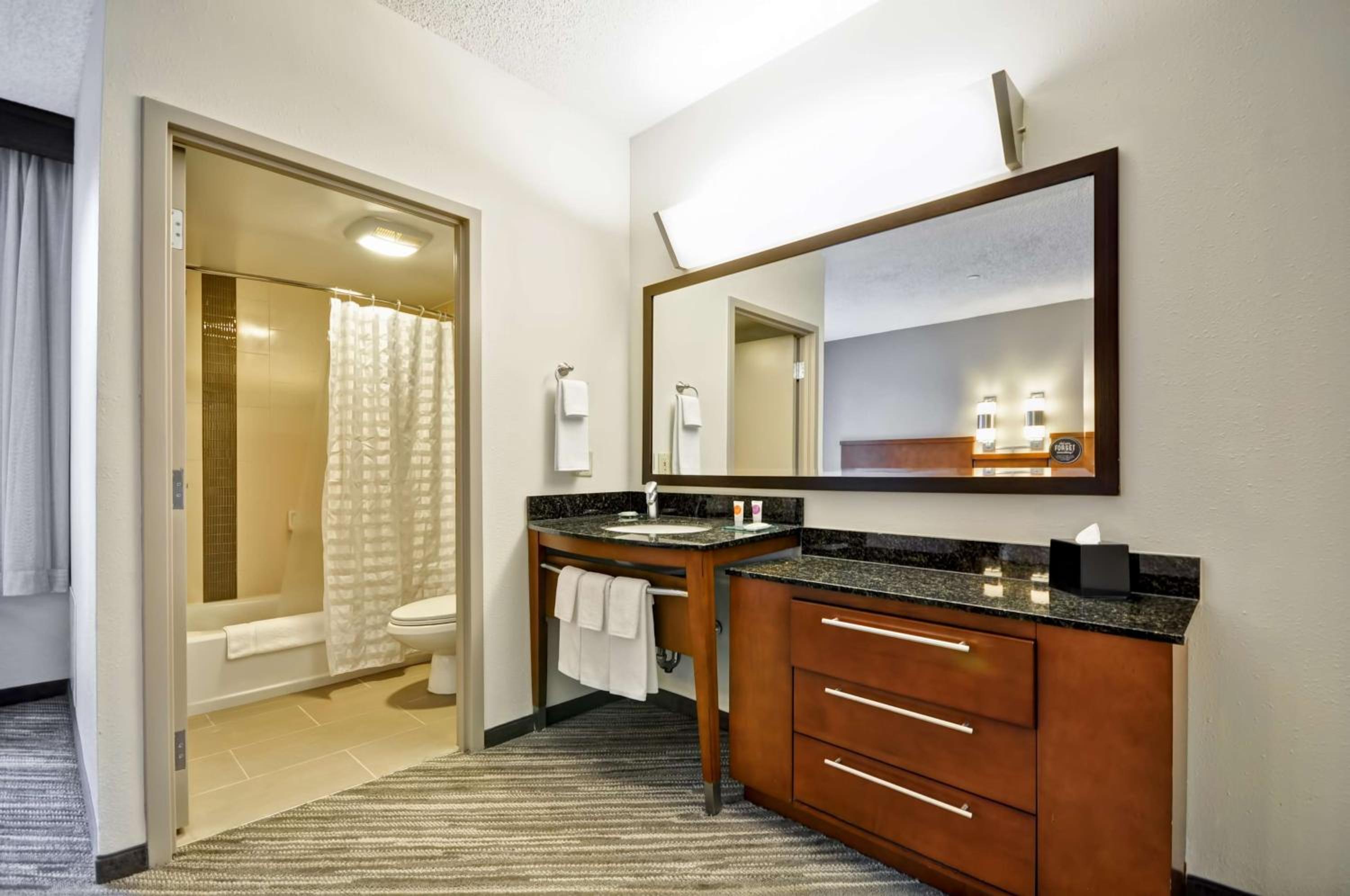 Double Room with Two Double Beds and Sofa Bed - Photo 2
