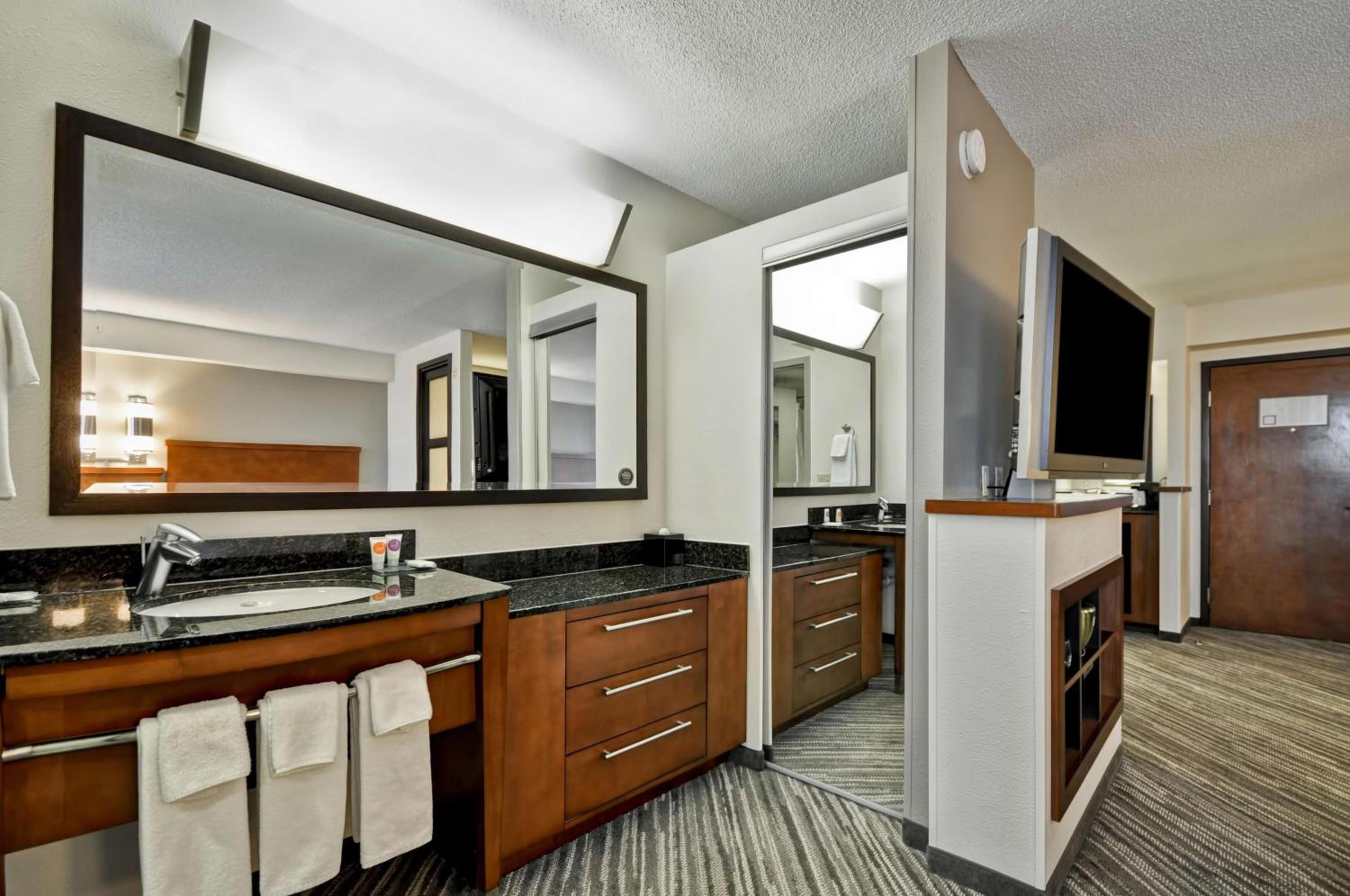 Double Room with Two Double Beds and Sofa Bed - Photo 4