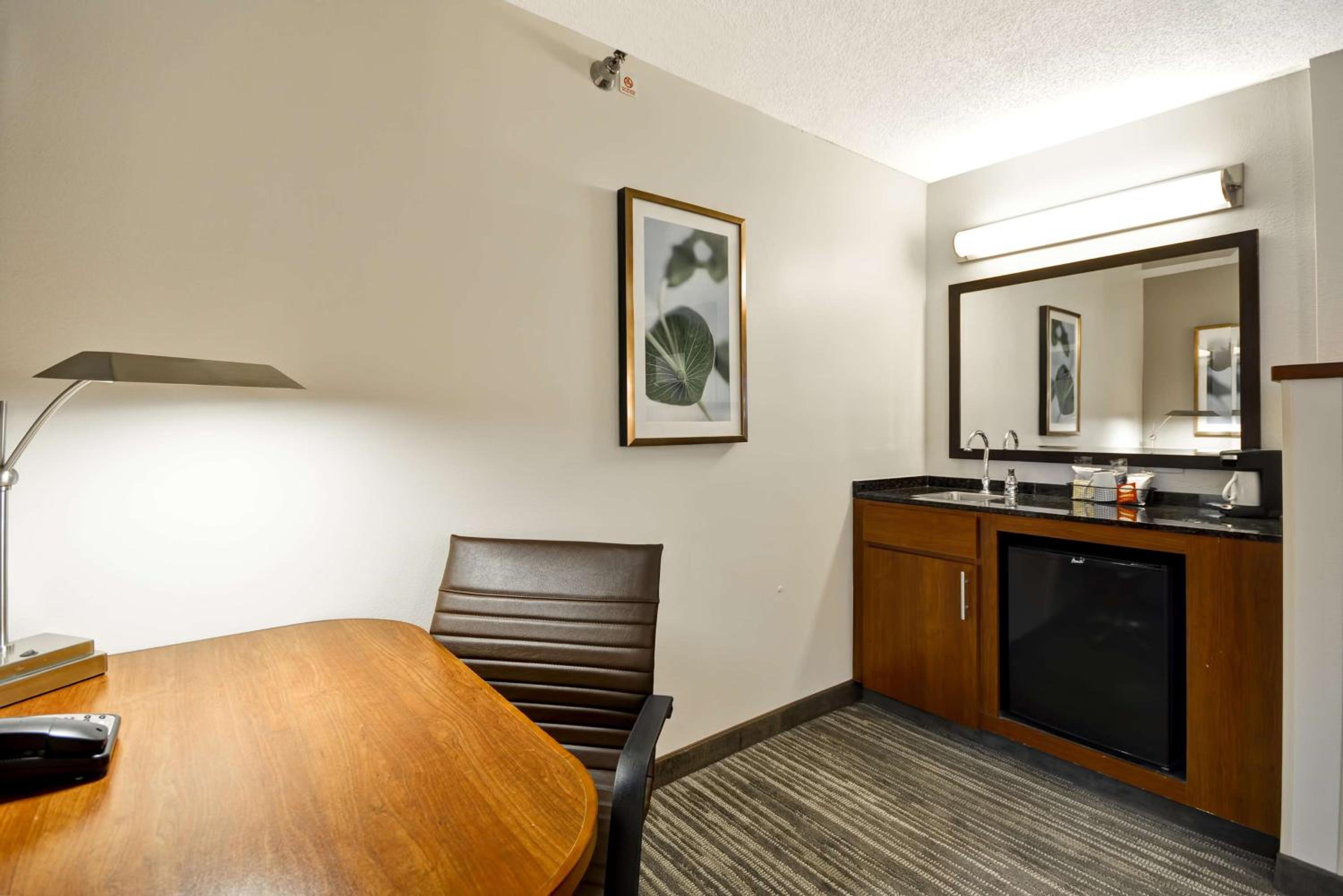 Double Room with Two Double Beds and Sofa Bed - Photo 14