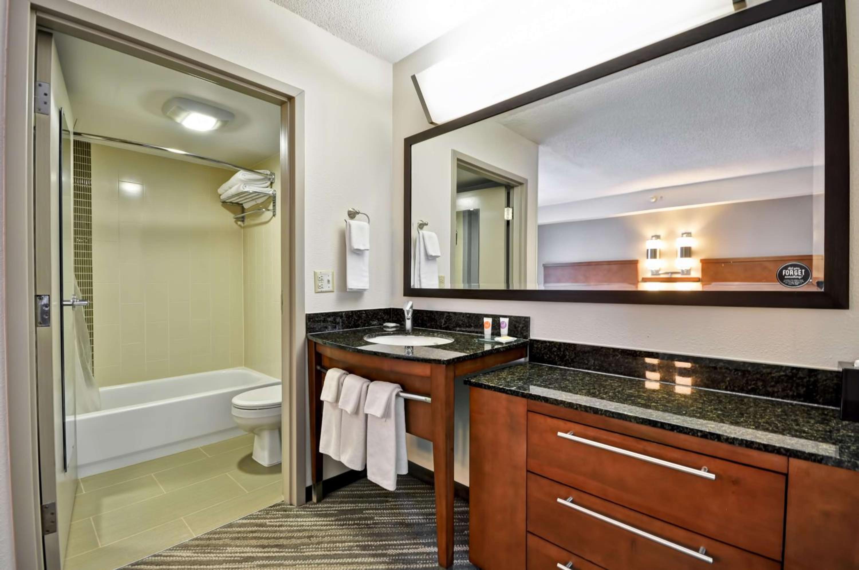 Double Room with Two Double Beds and Sofa Bed - Photo 3
