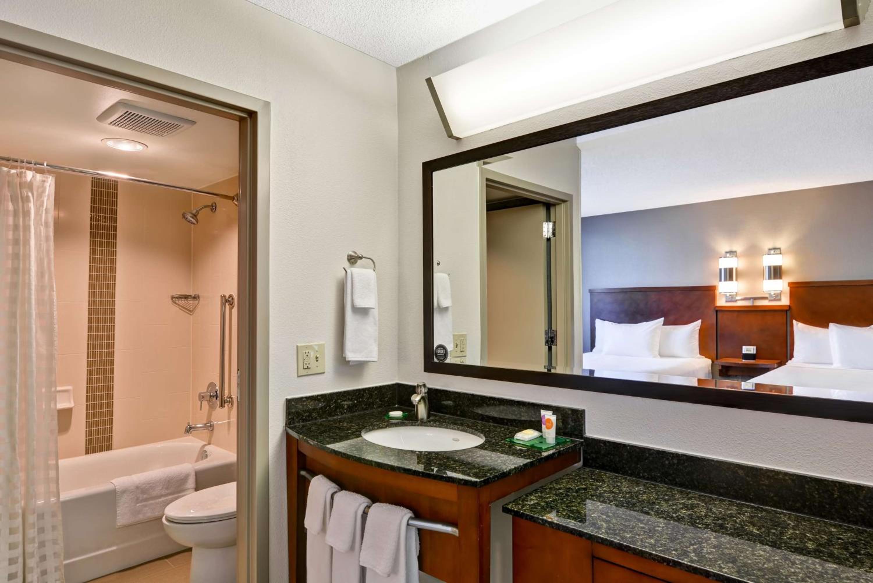 Double Room with Two Double Beds and Sofa Bed - Photo 7