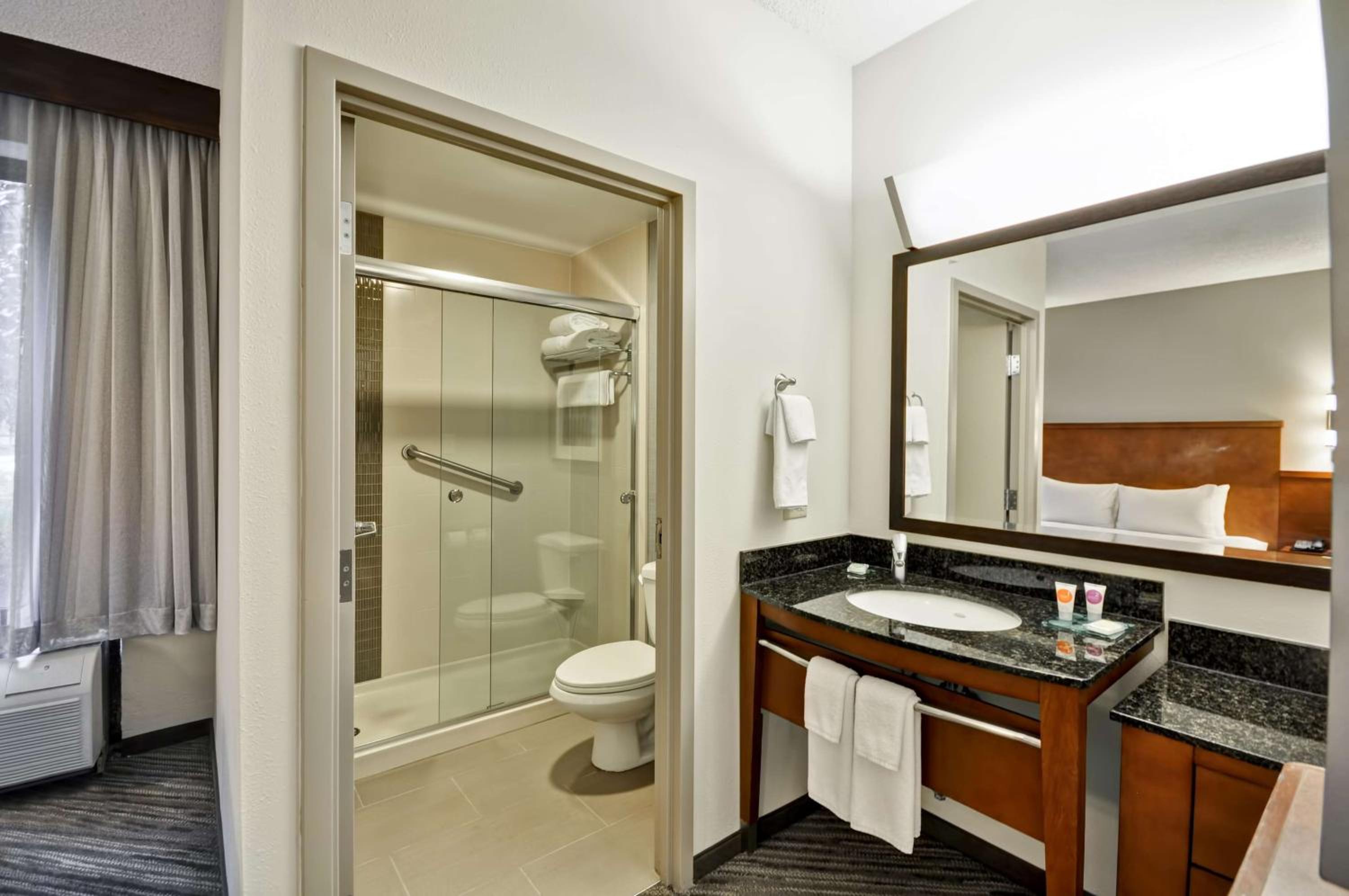 King Room with Sofa Bed - High Floor - Photo 4