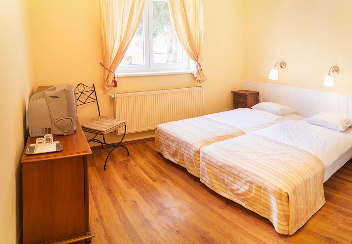 Double or Twin Room - Photo 2