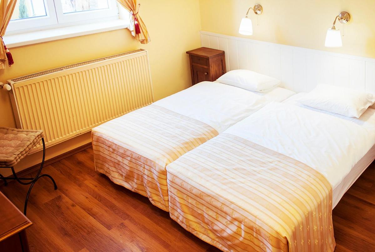 Double or Twin Room - Photo 3