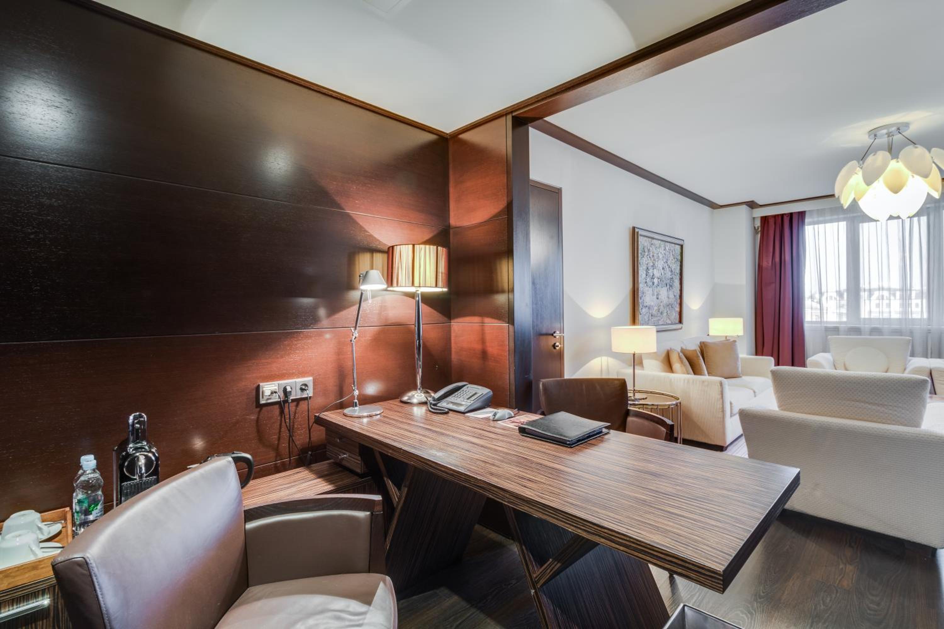 Ambassador Suite - Photo 5