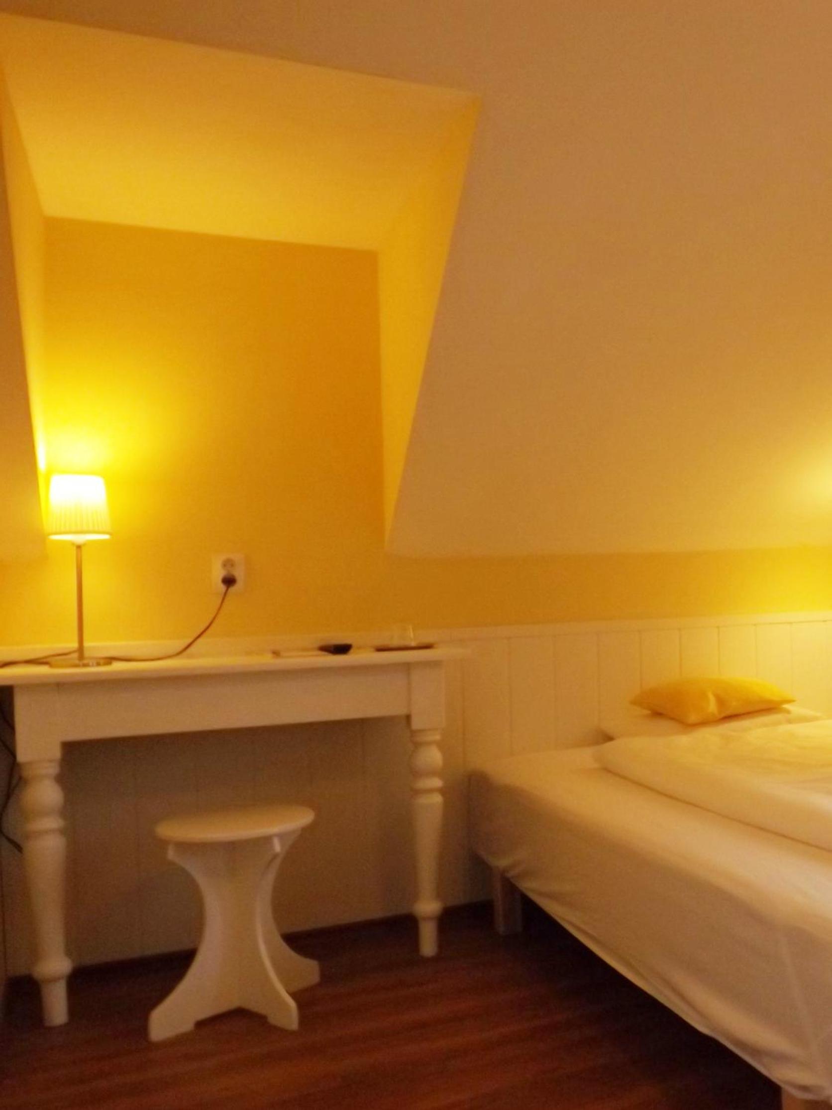 Double or Twin Room - Photo 4