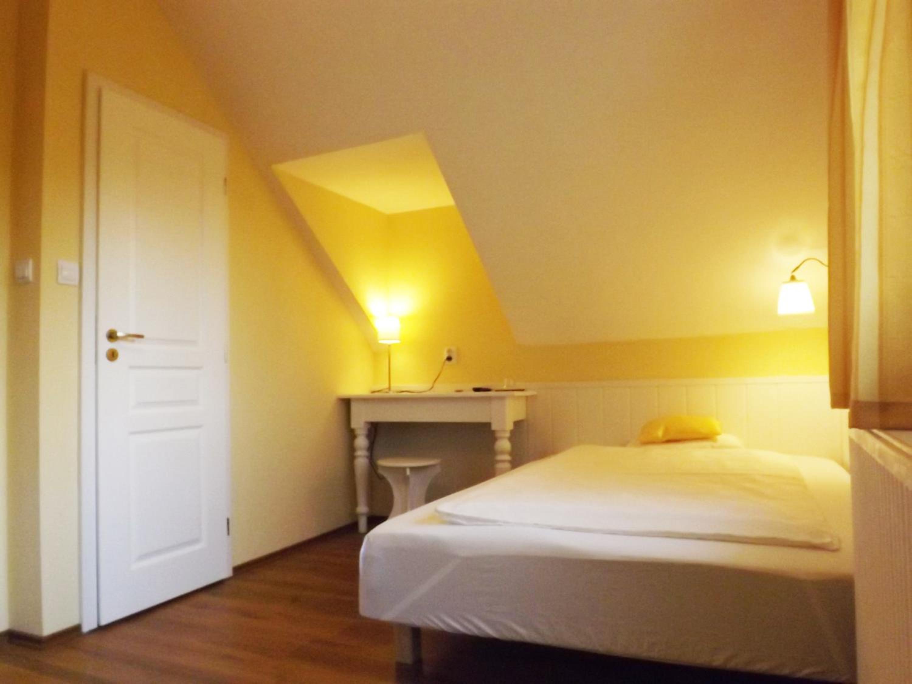 Double or Twin Room - Photo 8