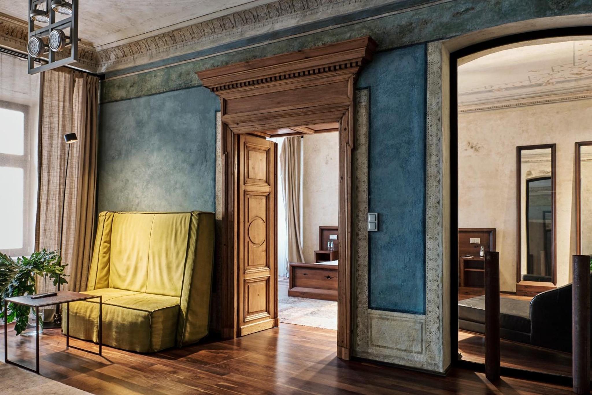 Luxury Suite - Photo 2