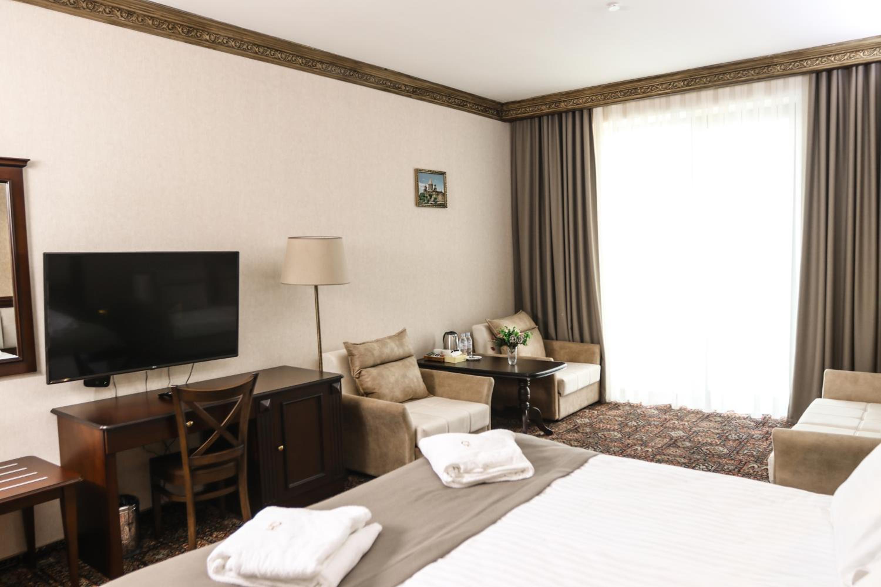 Deluxe Junior Suite photo 2