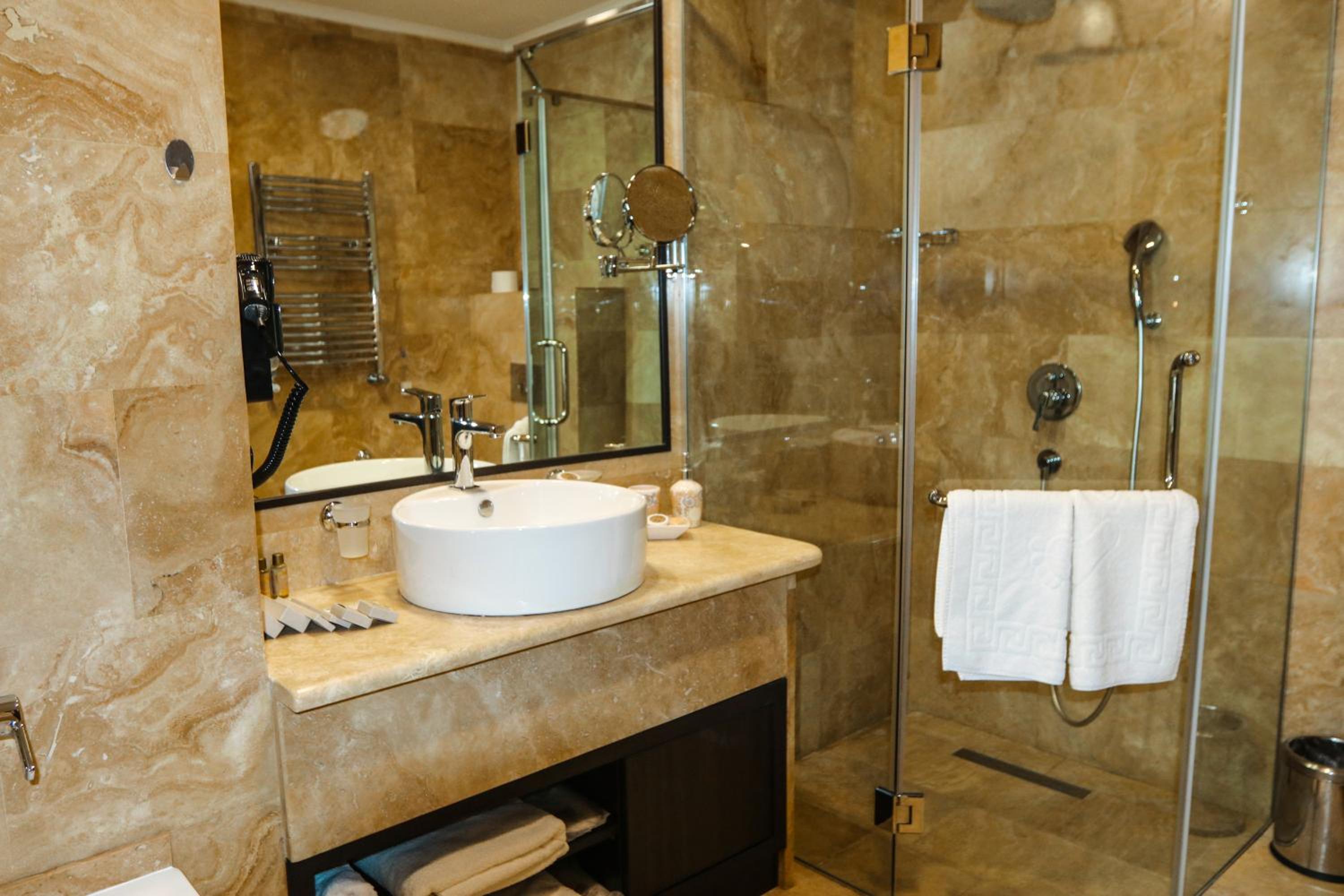 Deluxe Junior Suite photo 3