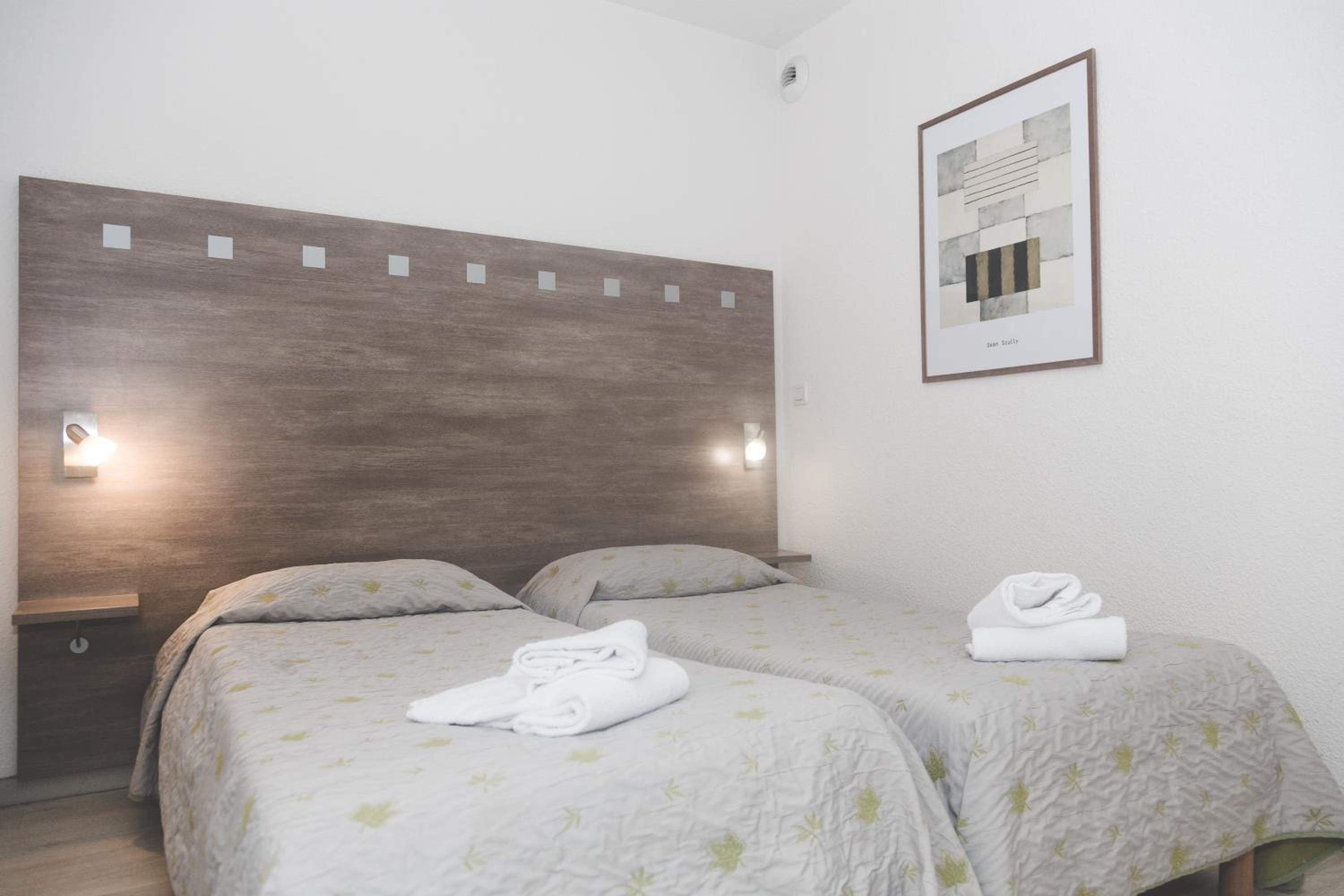 One-Bedroom Apartment with Twin Beds