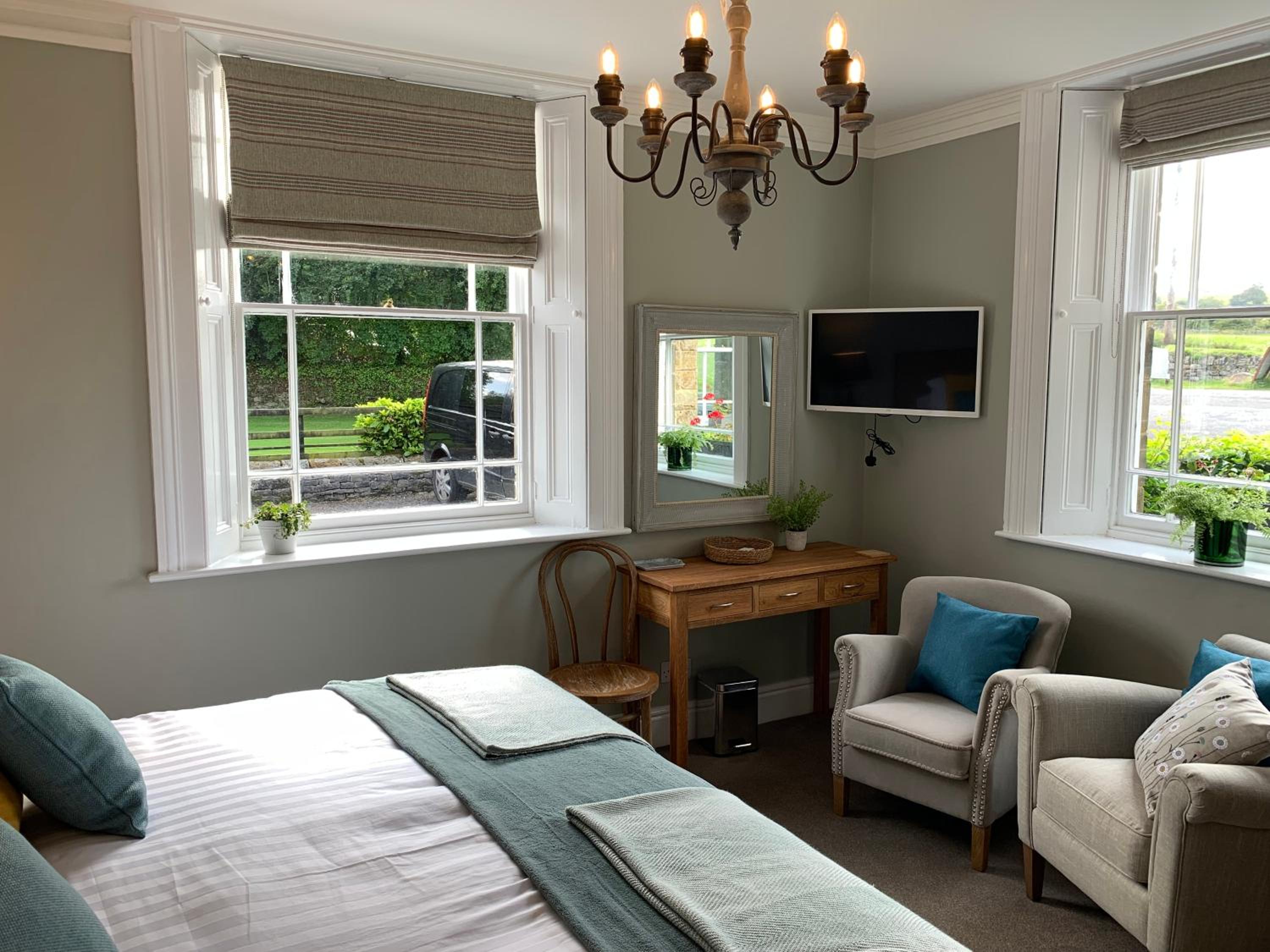 Double or Twin room with Ensuite Bathroom - Photo 7