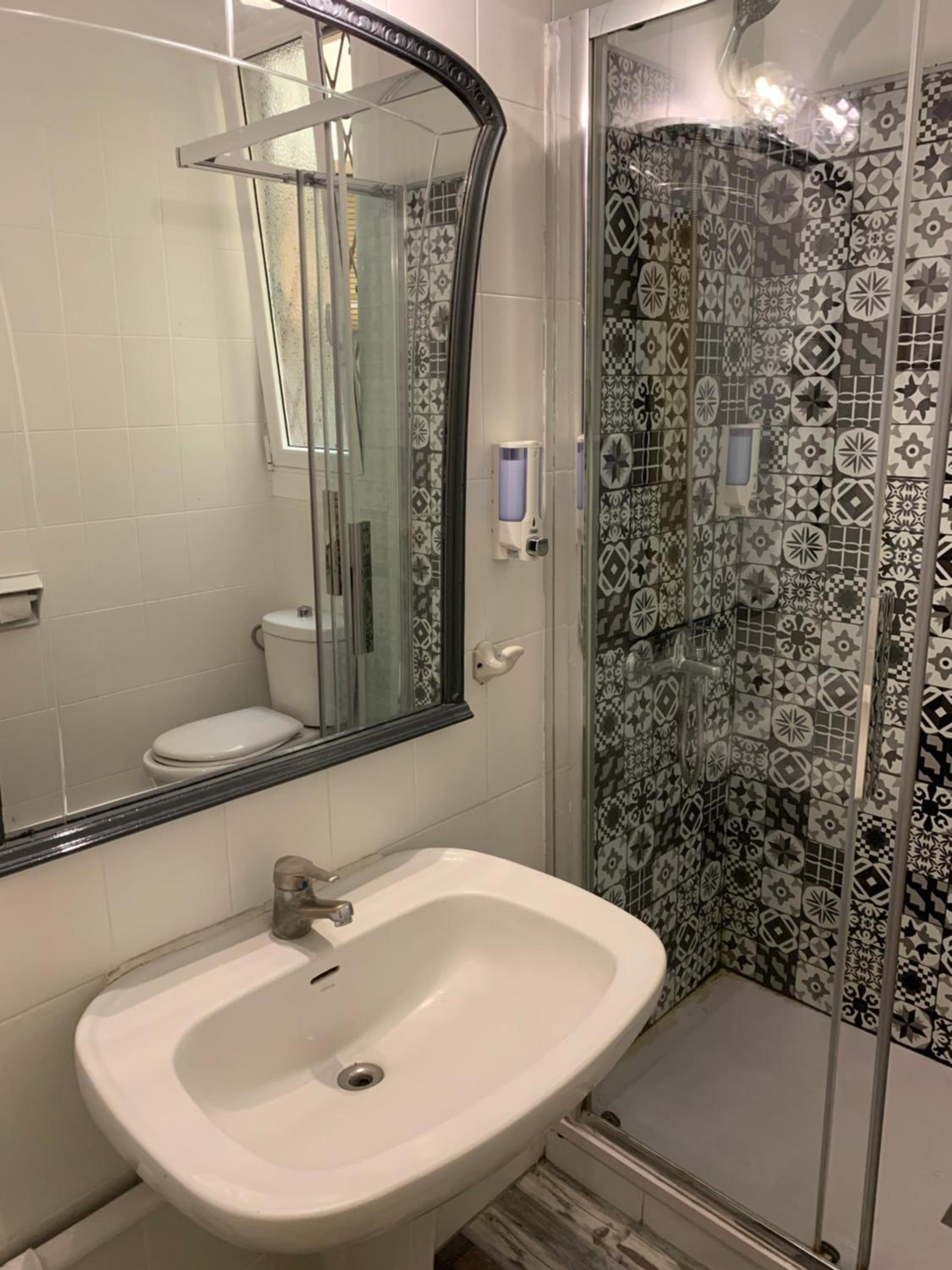 Twin Room with Shared Bathroom photo 2