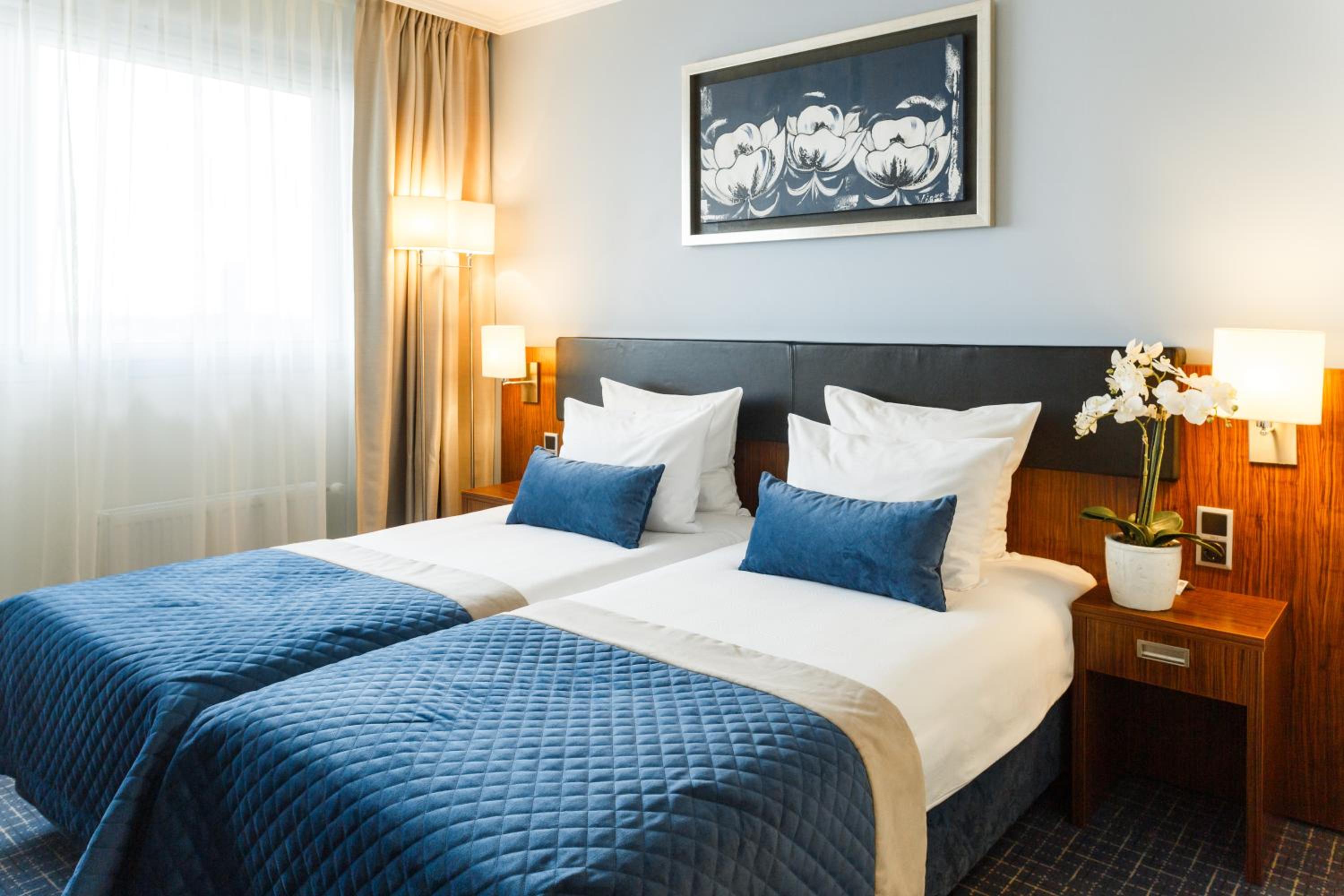 Standard Double or Twin Room - Photo 7