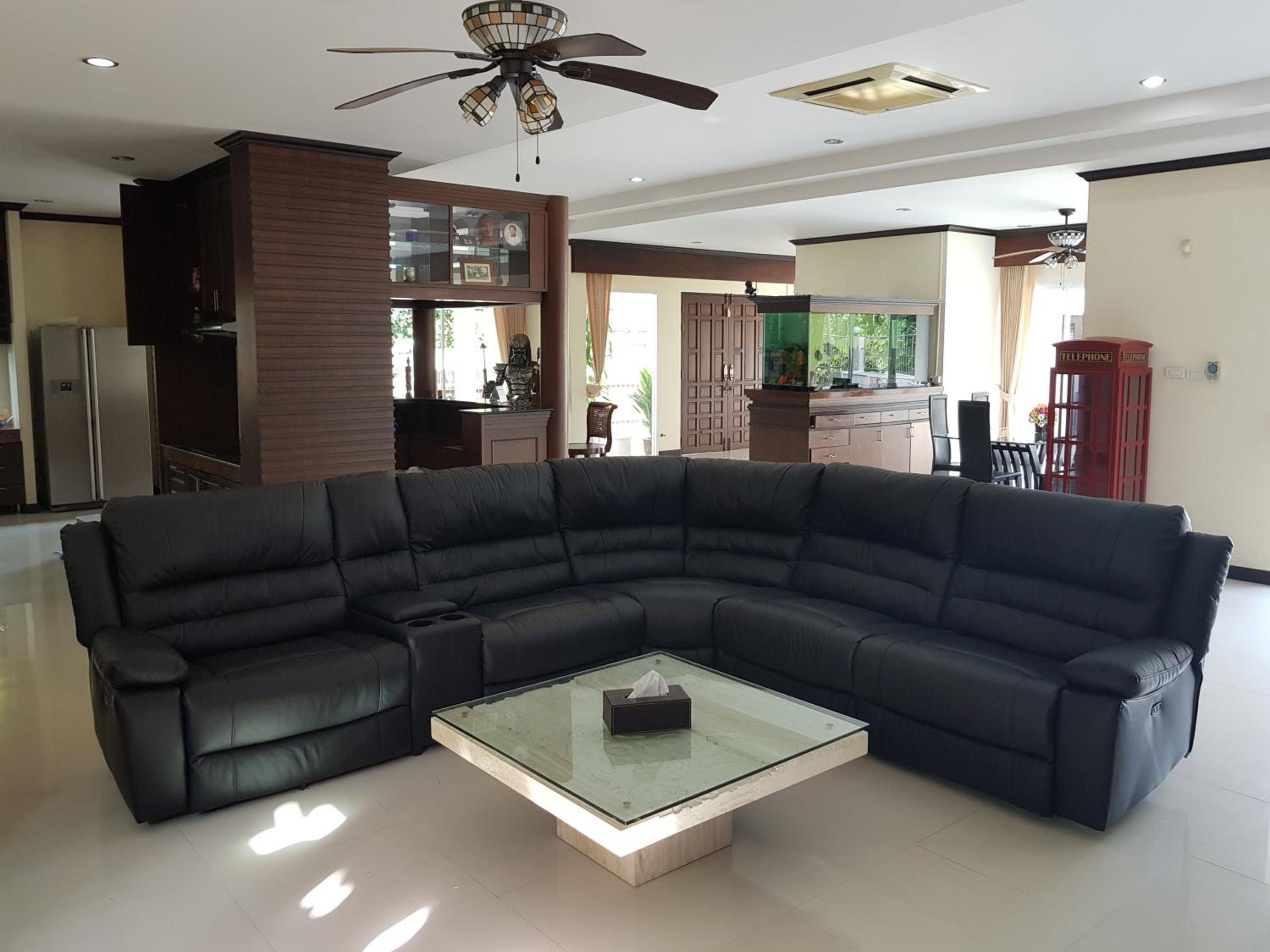 Five-Bedroom Villa with Private Pool photo 1