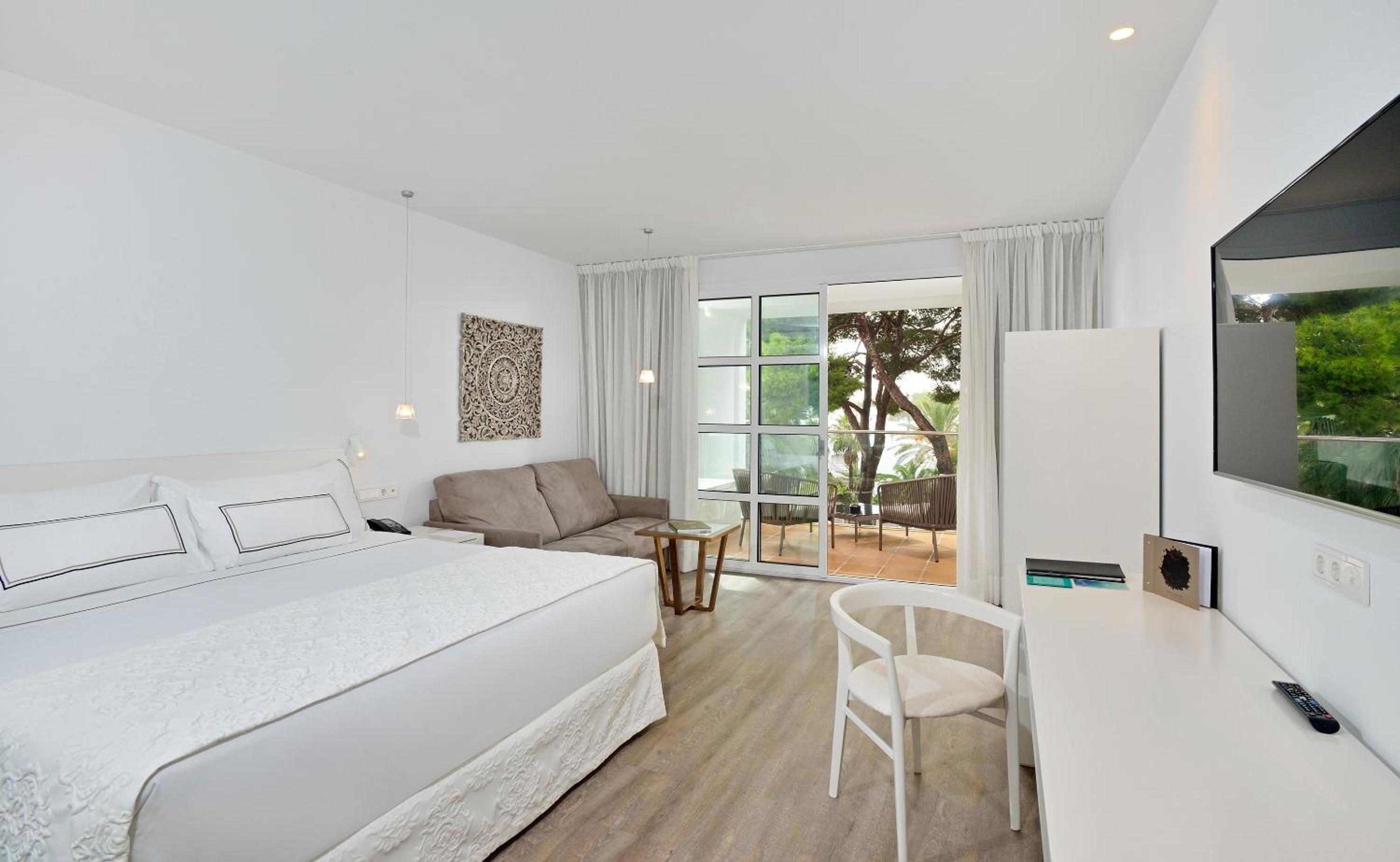Premium Room - Photo 9