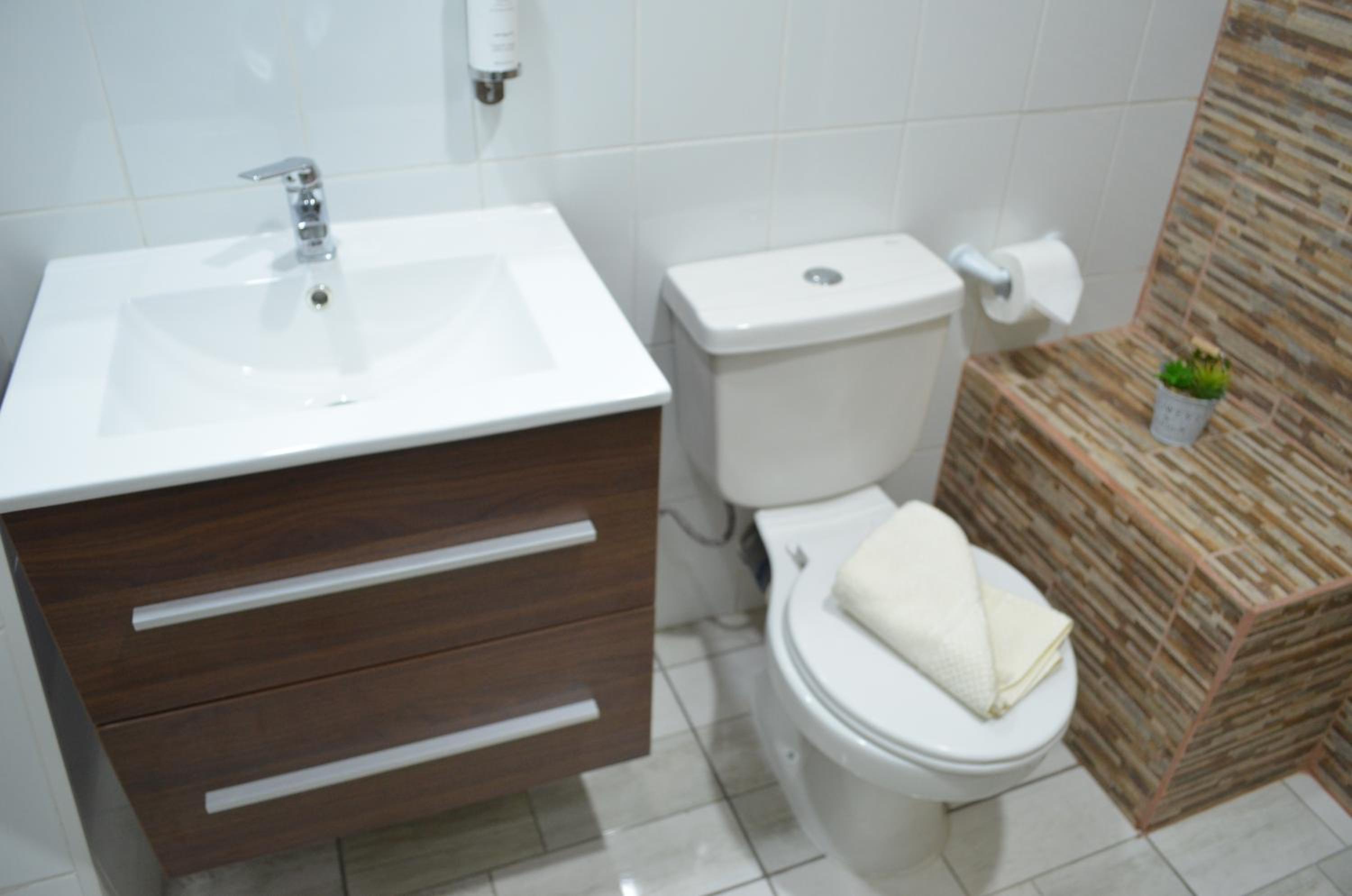 Twin Room with Private External Bathroom photo 3