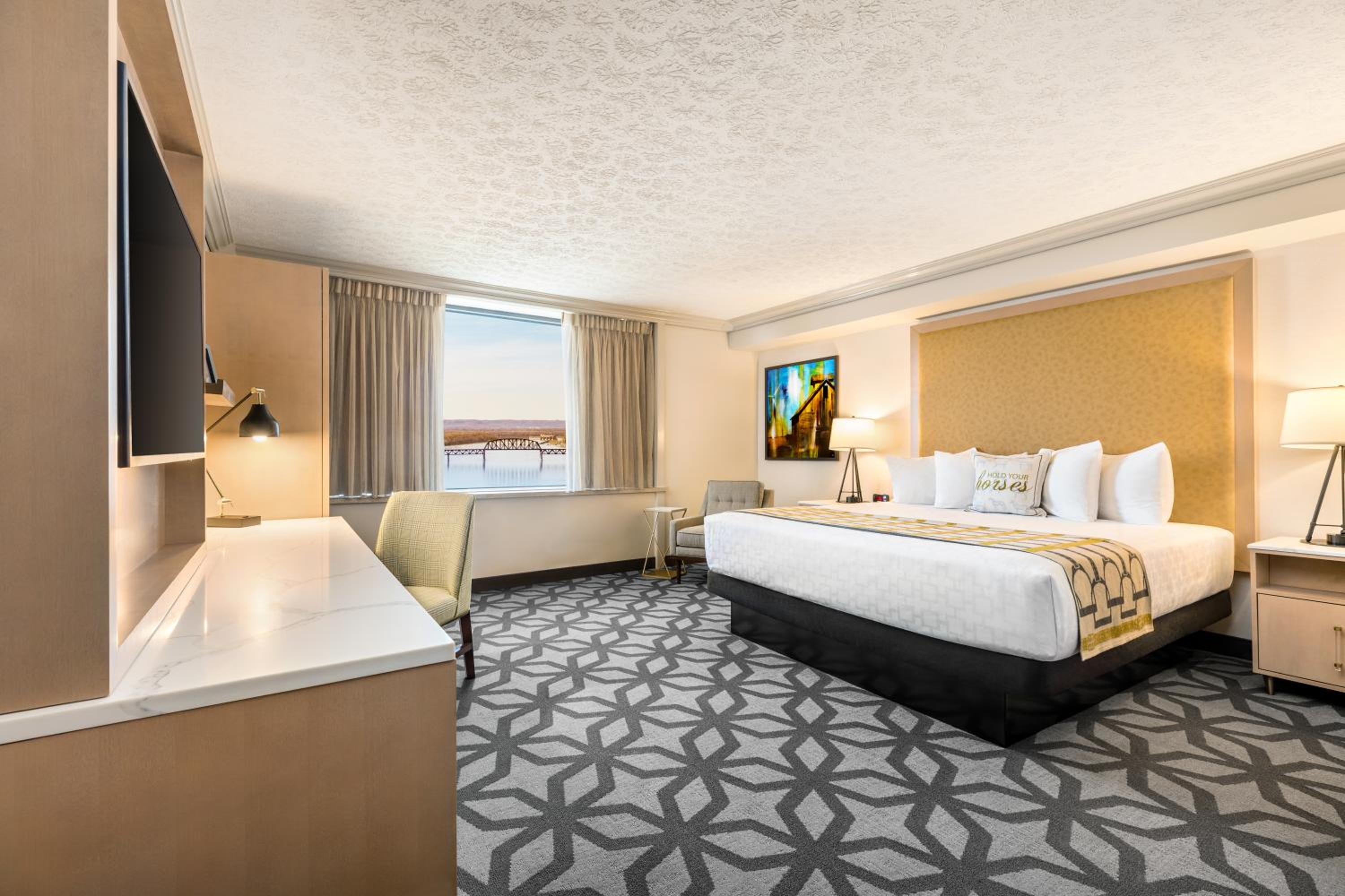 Deluxe King Room - Mobility Access/West Tower/Non-Smoking - Photo 2