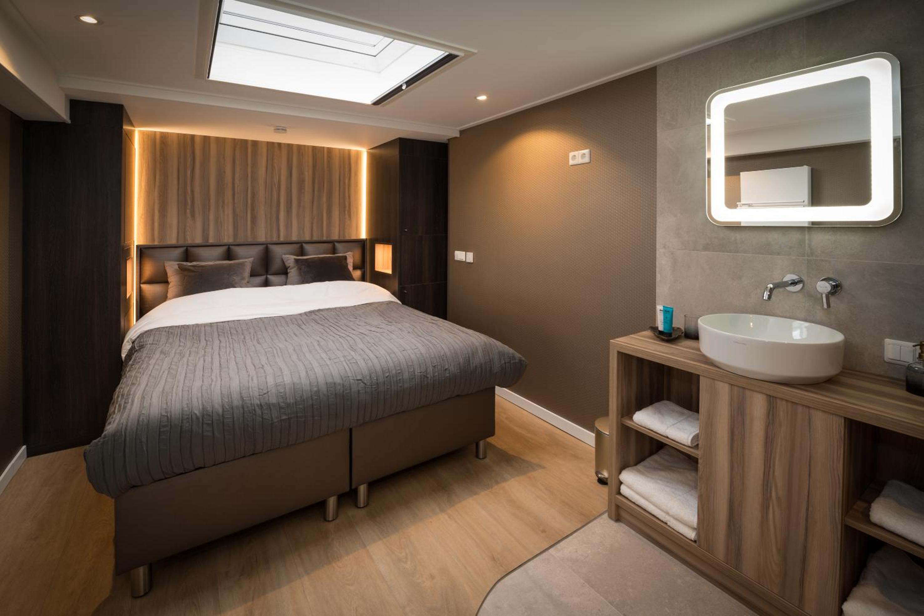Deluxe Suite photo 1