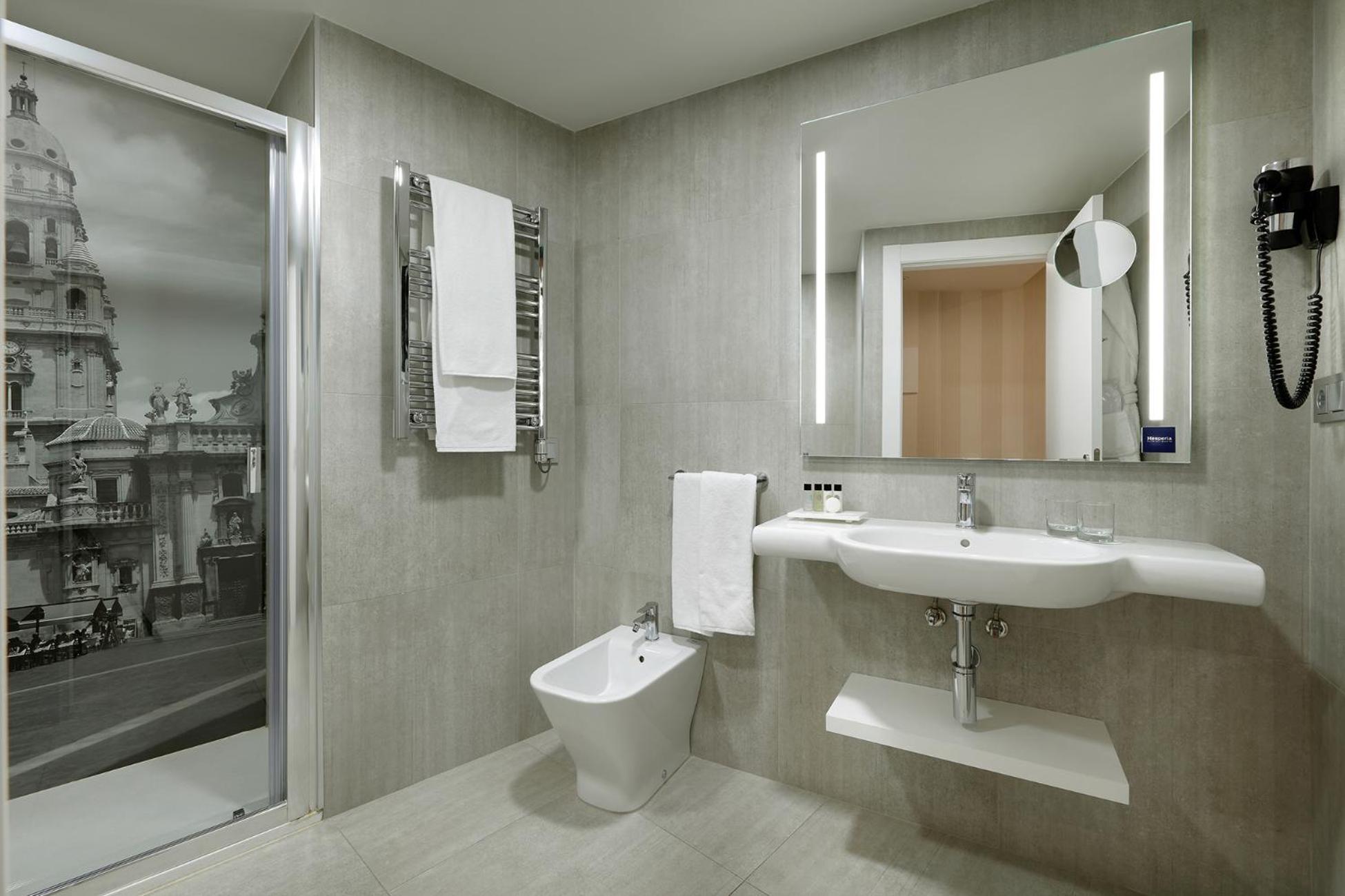 Standard Double or Twin Room - Photo 2