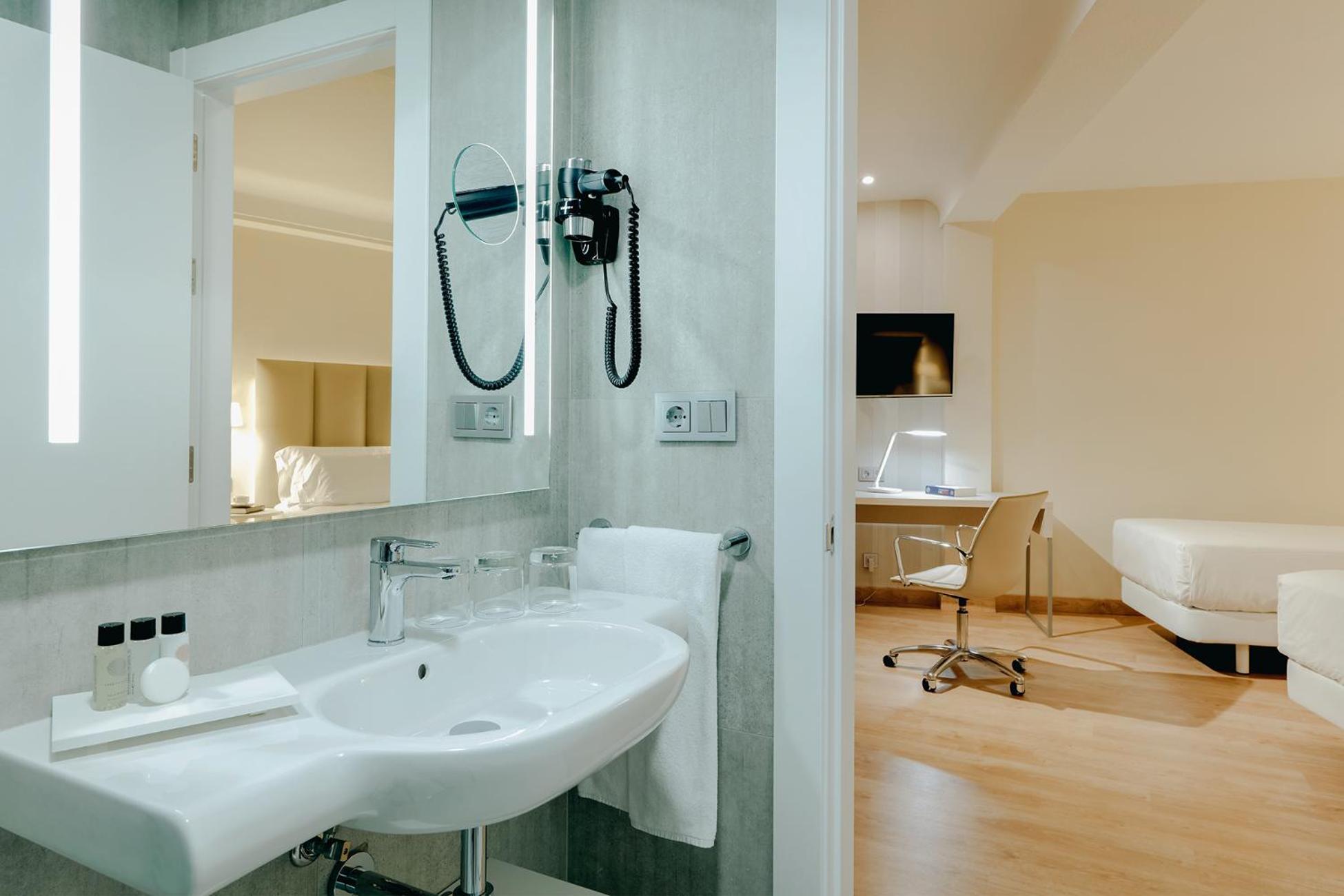 Standard Triple Room - Photo 2