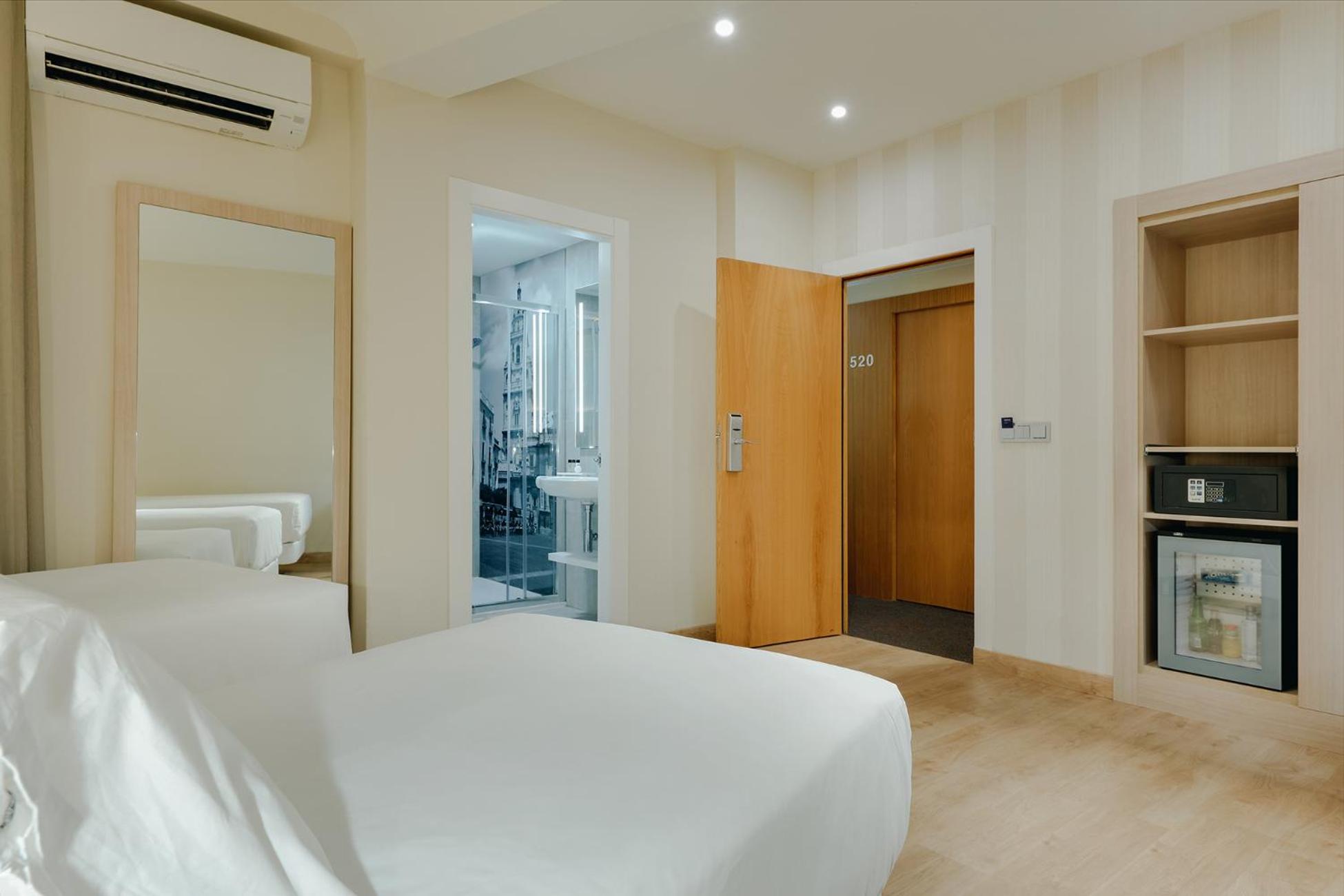 Standard Triple Room - Photo 4