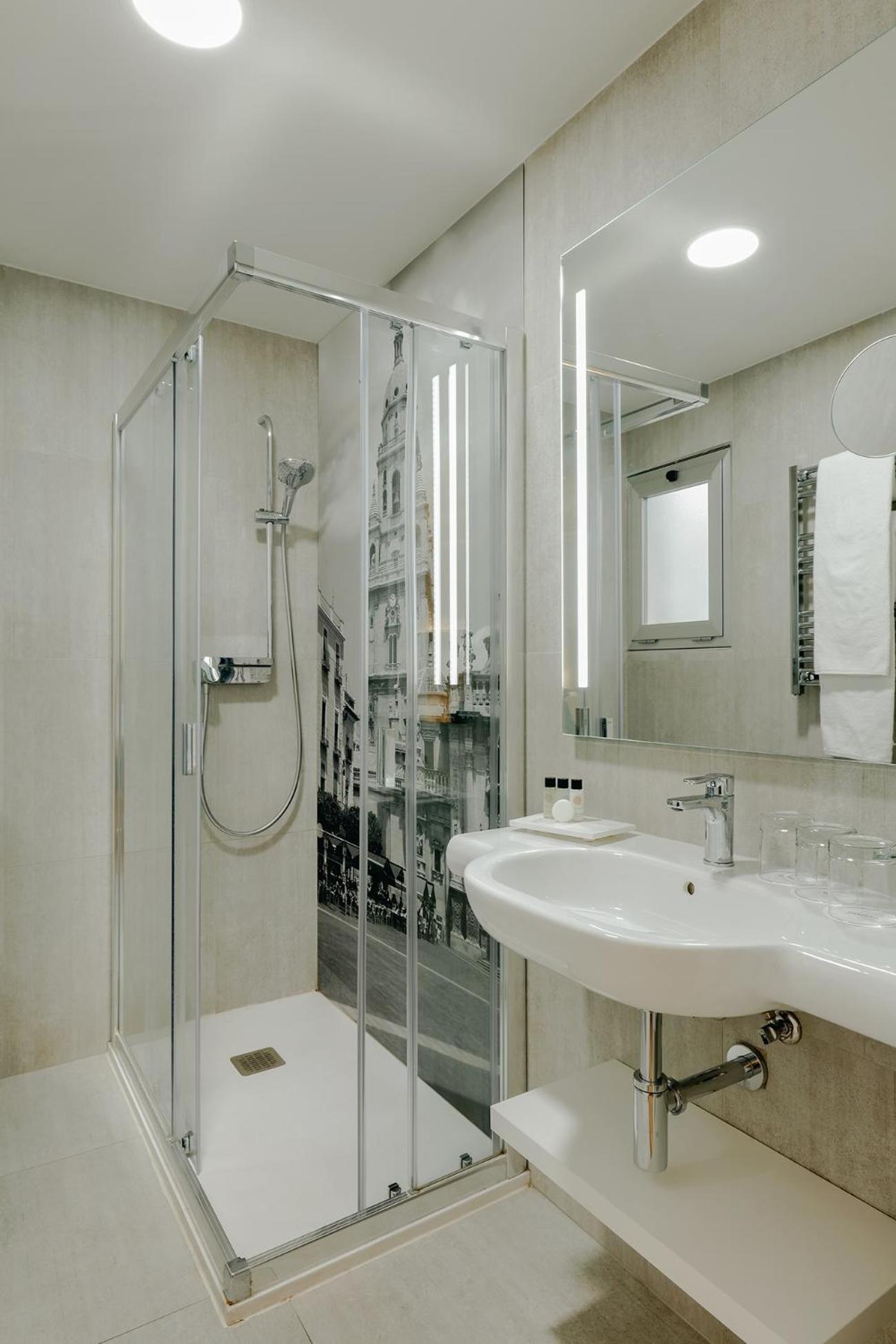 Standard Double or Twin Room - Photo 3